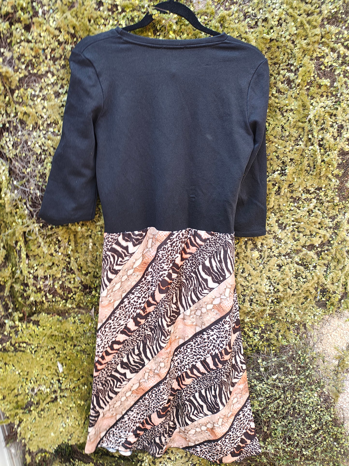 D'OCCASION – Robe longue à imprimé animal et haut noir de ZARA (Taille S / EUR S)