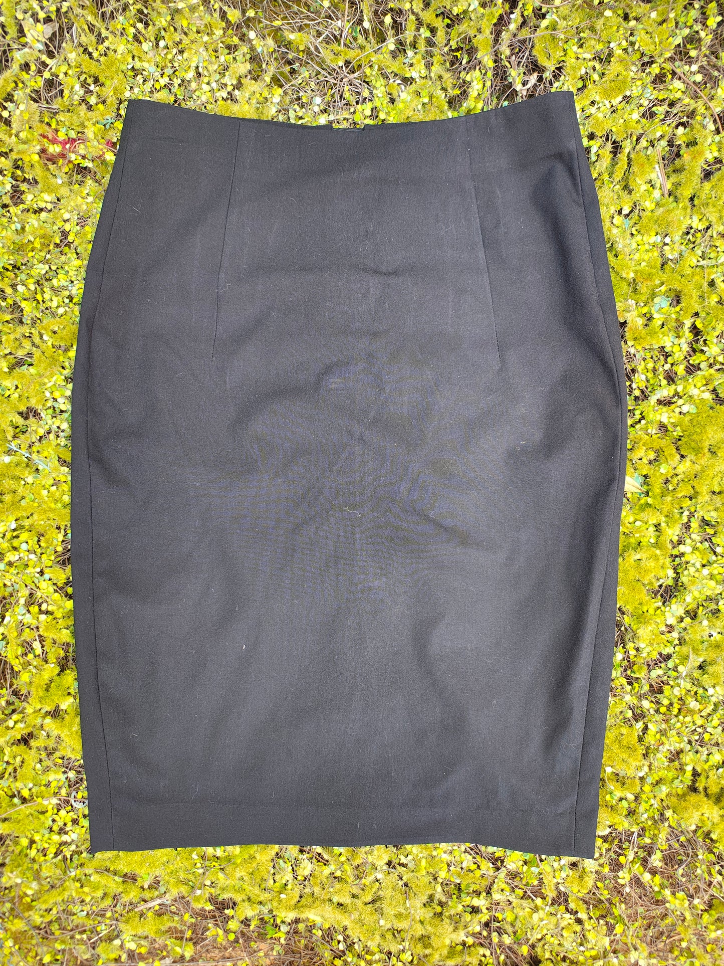 D'OCCASION – Jupe crayon noire ZARA BASIC avec fermeture éclair sur le devant (Taille 36 EUR)