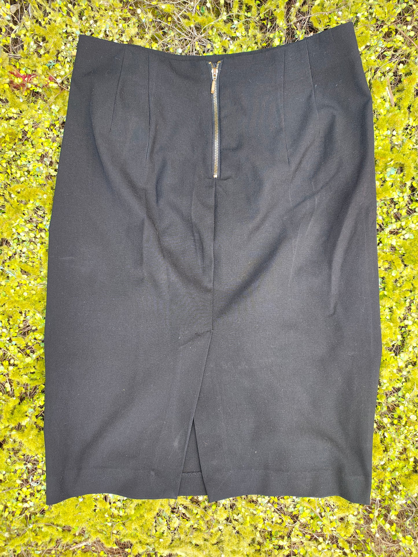 D'OCCASION – Jupe crayon noire ZARA BASIC avec fermeture éclair sur le devant (Taille 36 EUR)