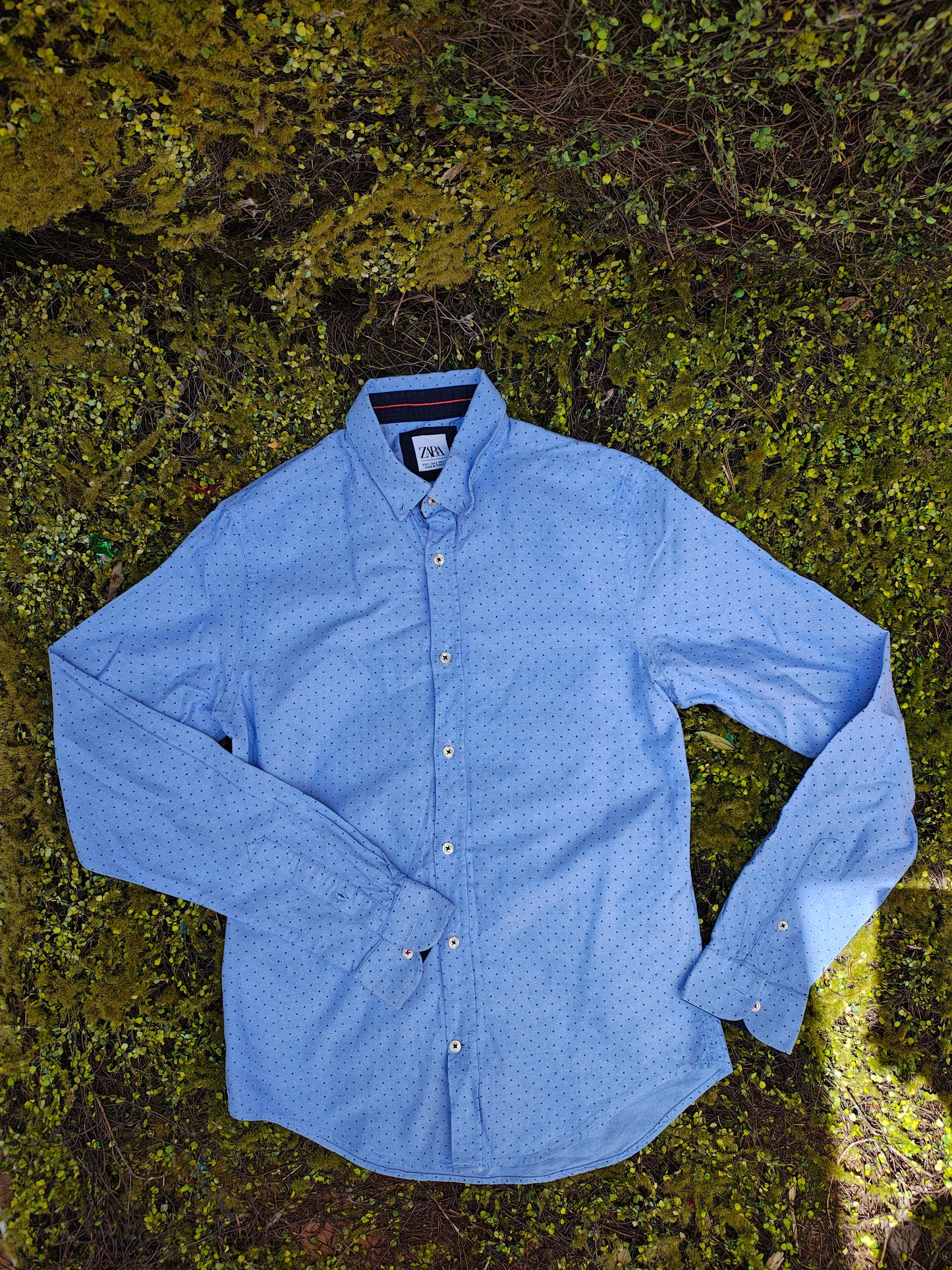 USADO – Camisa azul celeste con microestampado de topos de ZARA Man Slim Fit (Talla EUR S )
