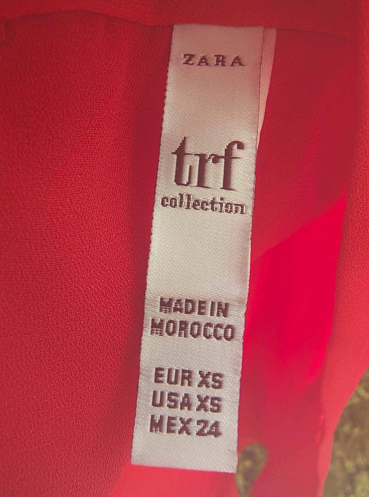 USADO – Top rojo sin mangas con cuello halter y capa fluida de ZARA TRF Collection (Talla XS)