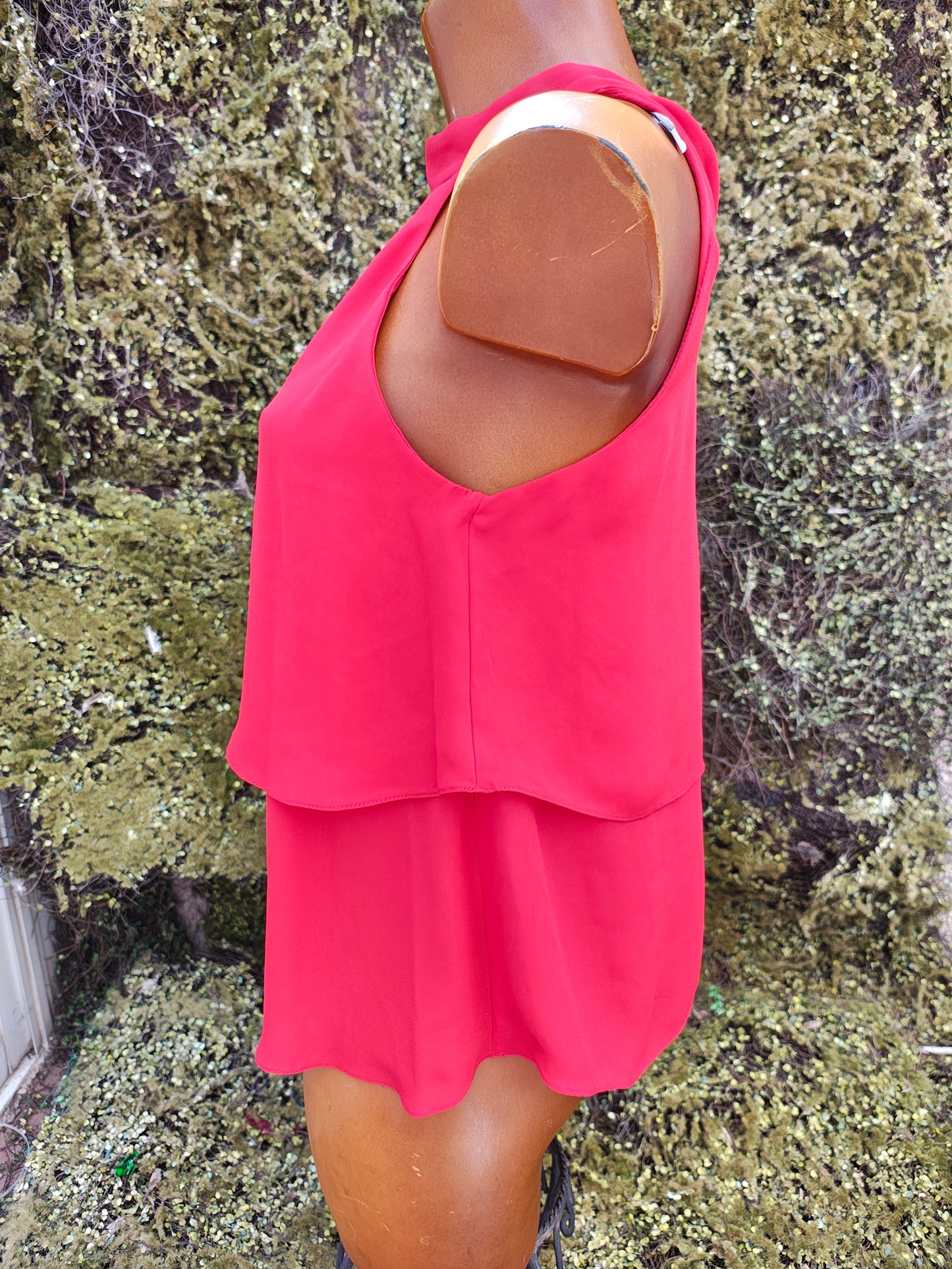 USADO – Top rojo sin mangas con cuello halter y capa fluida de ZARA TRF Collection (Talla XS)