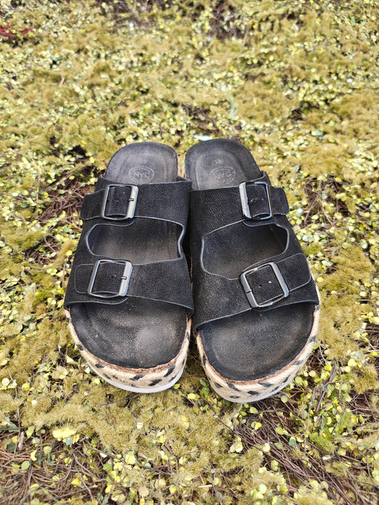 USADO – Sandalias de plataforma negras NYC con hebillas (Talla EUR 39)