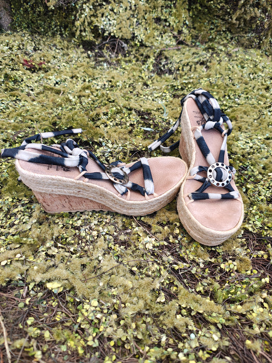 USADO – Sandalias de cuña con tiras estampadas y hebilla MY'S (Talla 39)