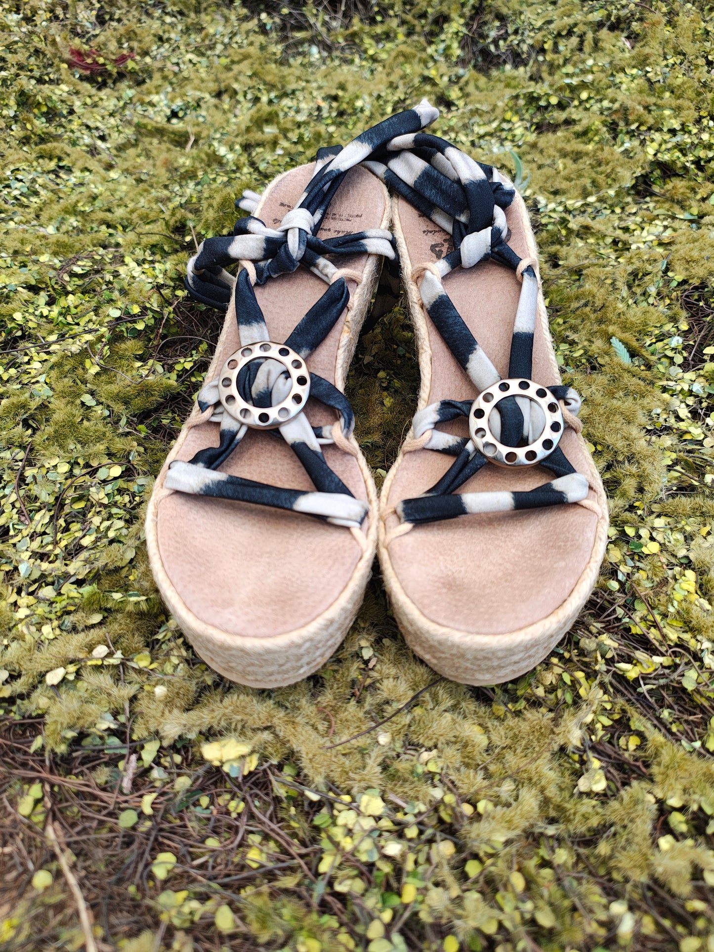 USADO – Sandalias de cuña con tiras estampadas y hebilla MY'S (Talla 39)