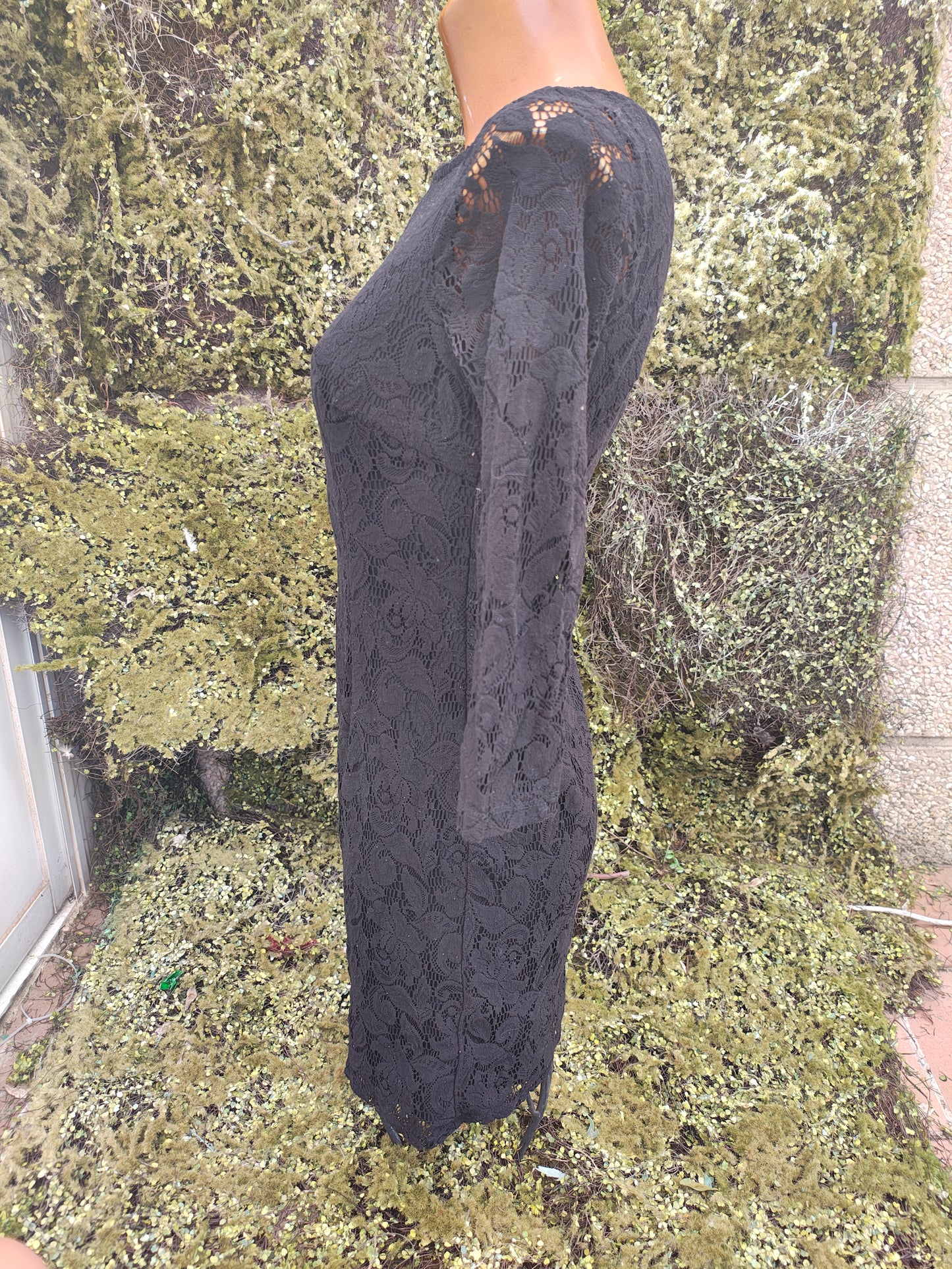 D'OCCASION – Robe ajustée en dentelle noire de la collection ZARA Trafaluc (taille S)