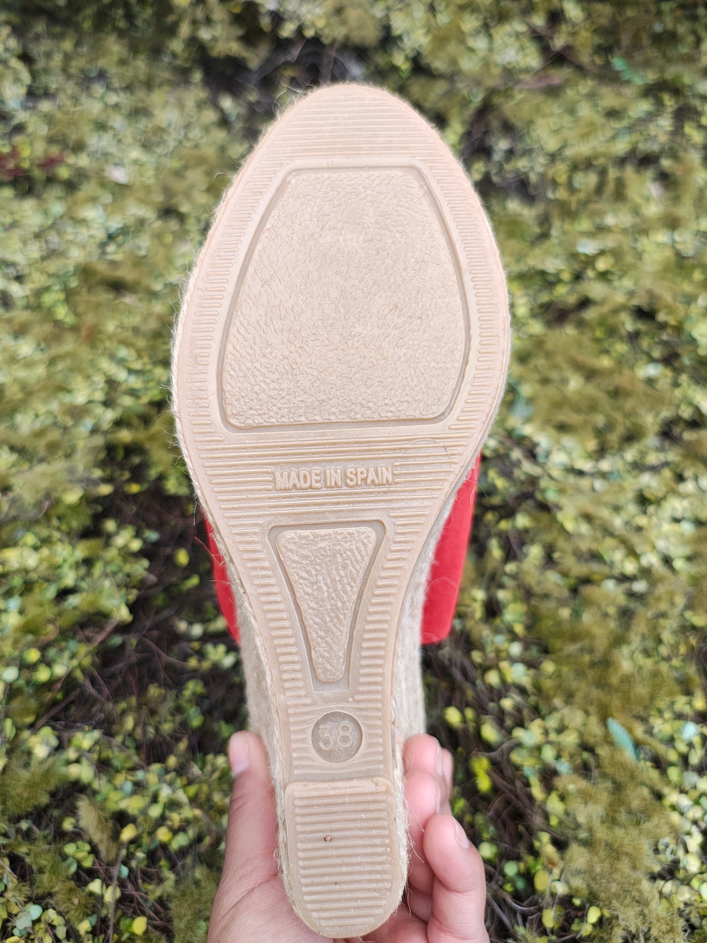 NUEVO – Cuñas rojas con flecos y tachuelas Emilio Faraoni (Talla EUR 38)
