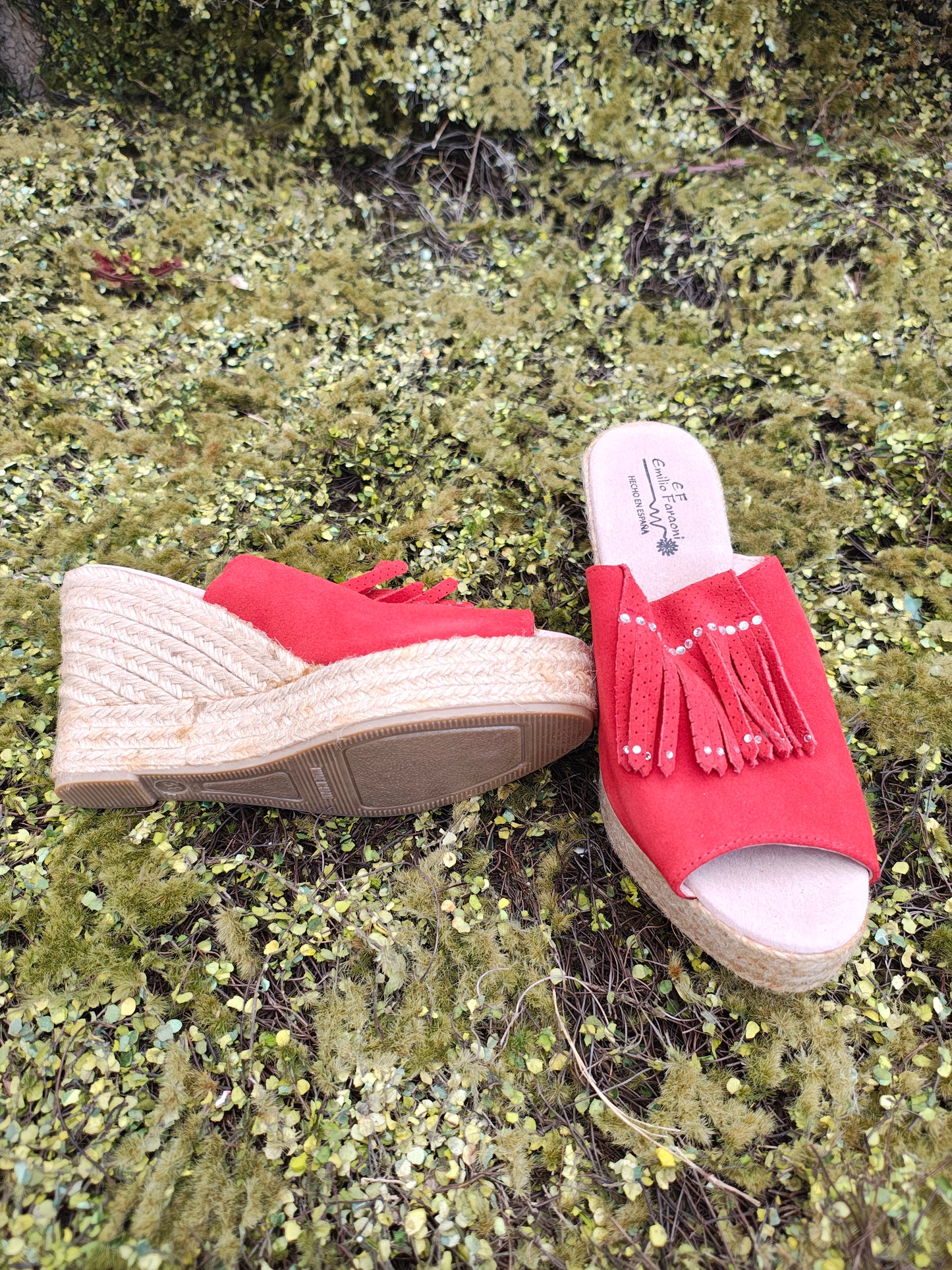 NUEVO – Cuñas rojas con flecos y tachuelas Emilio Faraoni (Talla EUR 38)