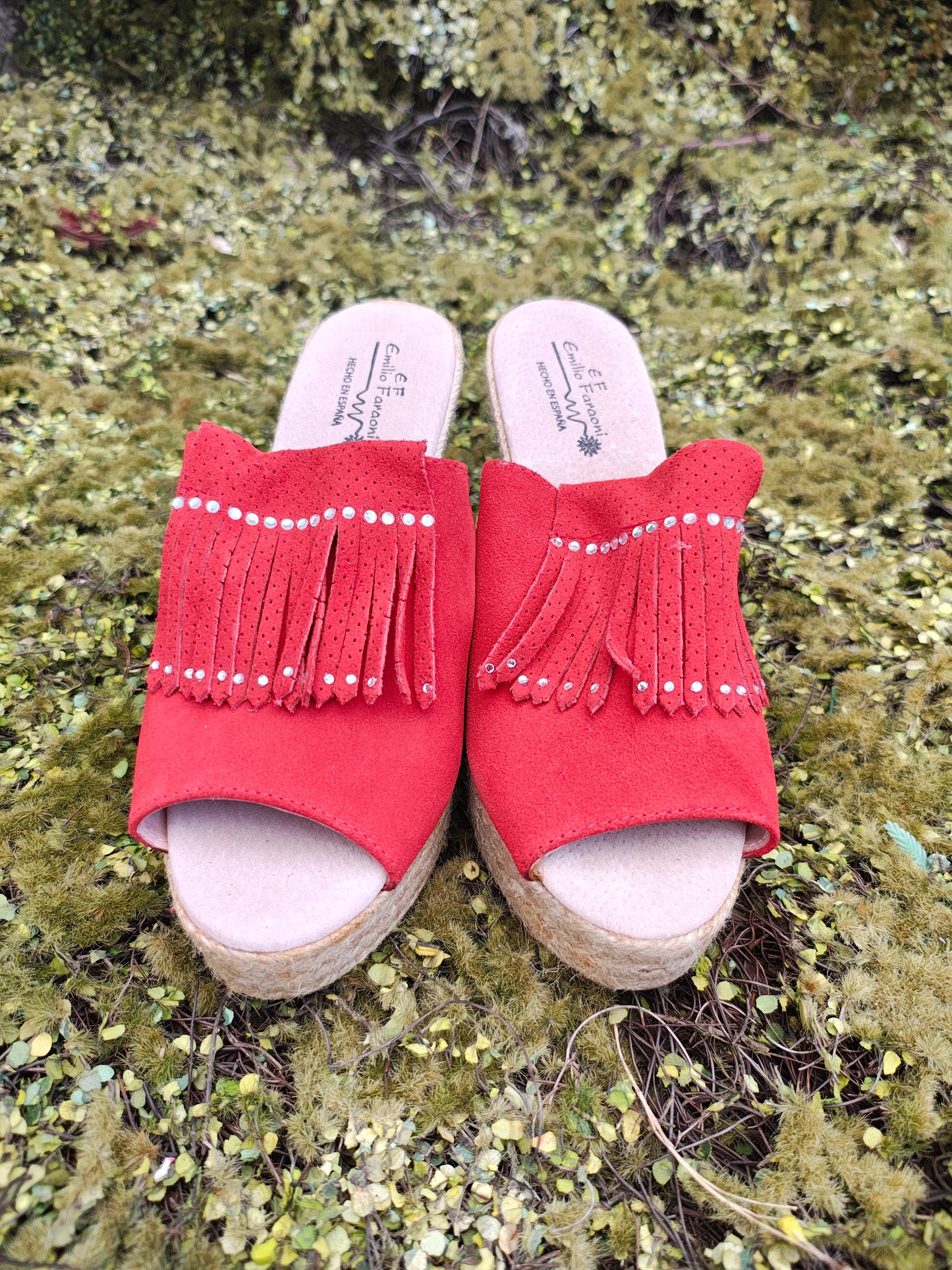 NUEVO – Cuñas rojas con flecos y tachuelas Emilio Faraoni (Talla EUR 38)