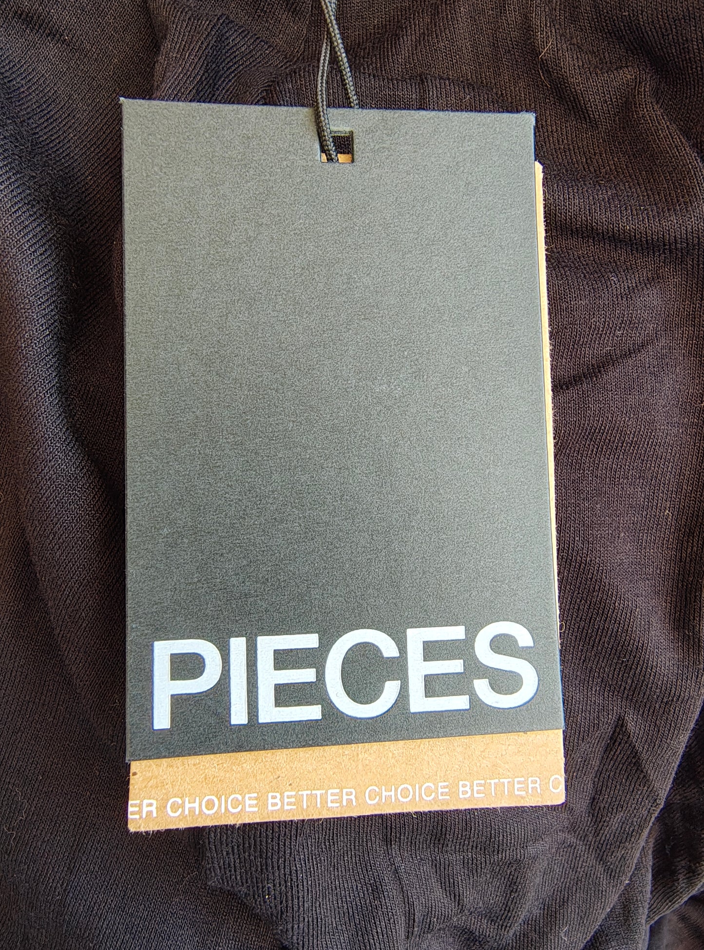 NOUVEAU – PIECES Jupe mi-longue fluide noire (Taille S)
