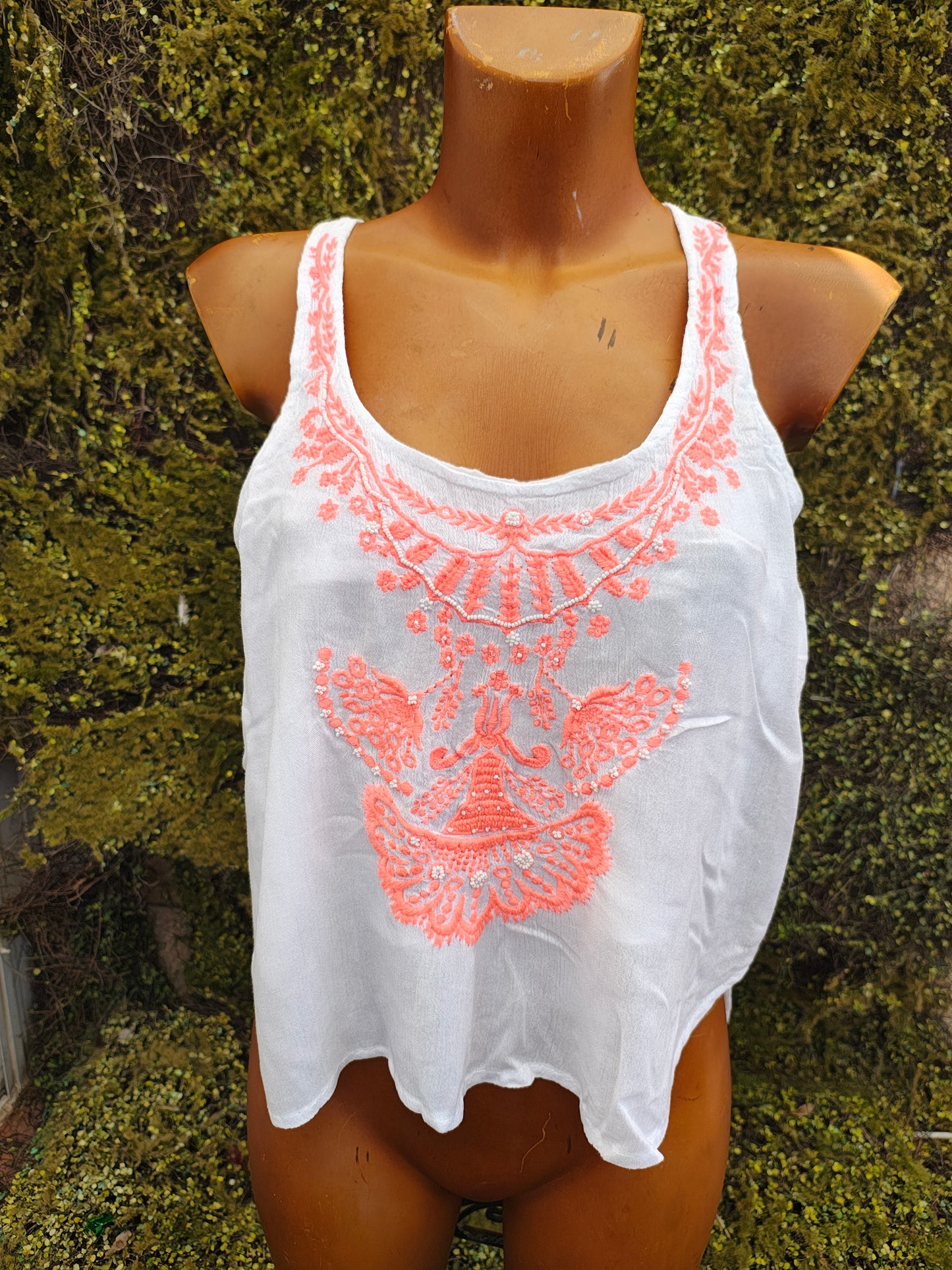 D'OCCASION – Haut blanc sans manches avec broderie corail et fente dans le dos par Bershka BSK Girl (Taille S)