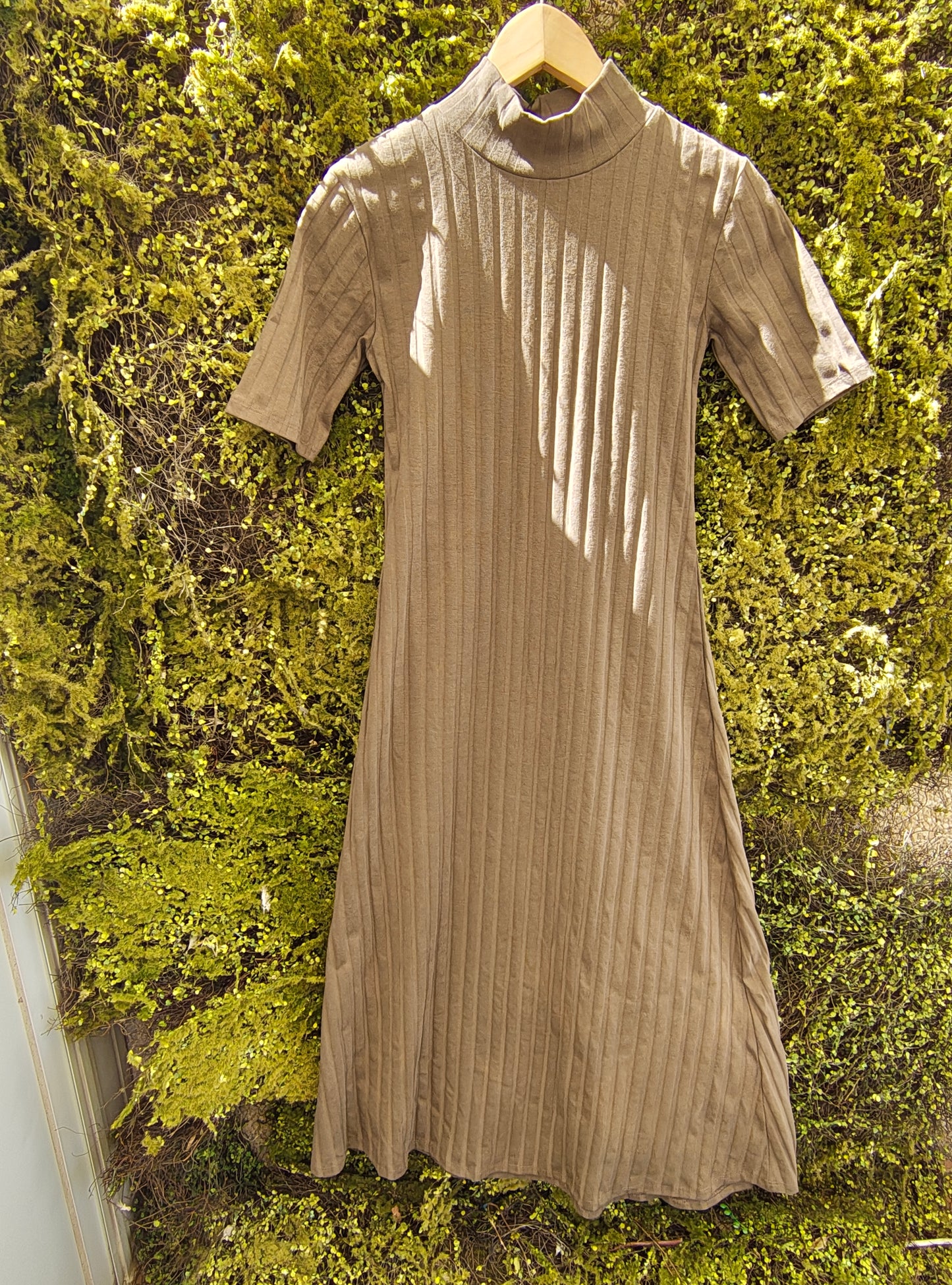 NUEVO– Vestido canalé marrón de ZARA (Talla EUR S)