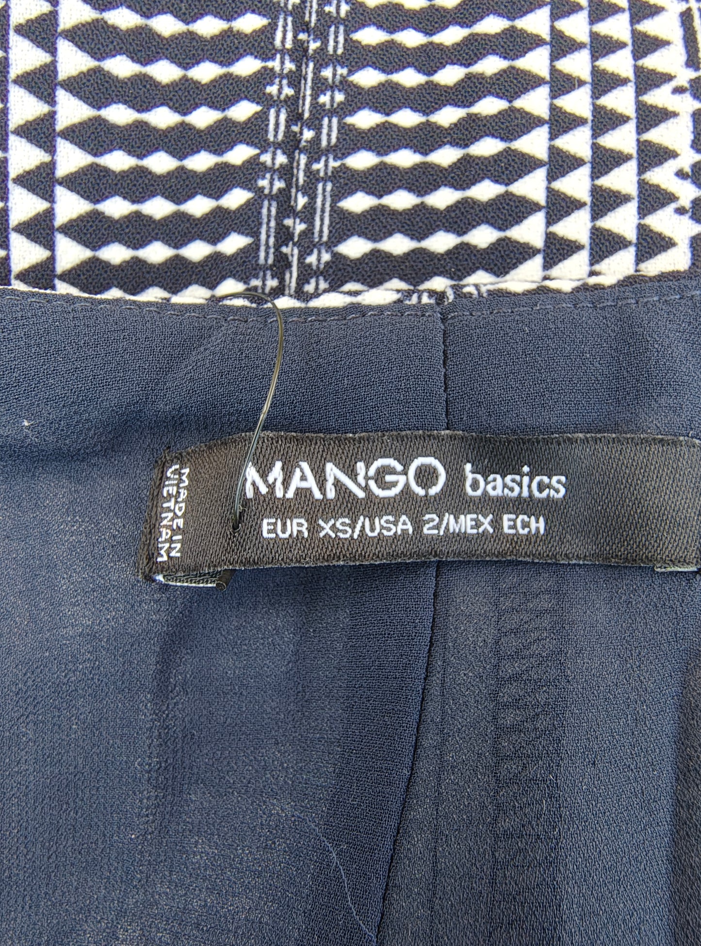 NOUVEAU – Robe sans manches à imprimé géométrique MANGO Basics (Taille XS)
