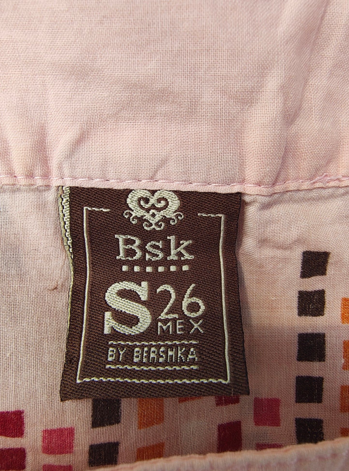 D'OCCASION – Top rose à fleurs et carreaux rétro BSK par BERSHKA (Taille S)