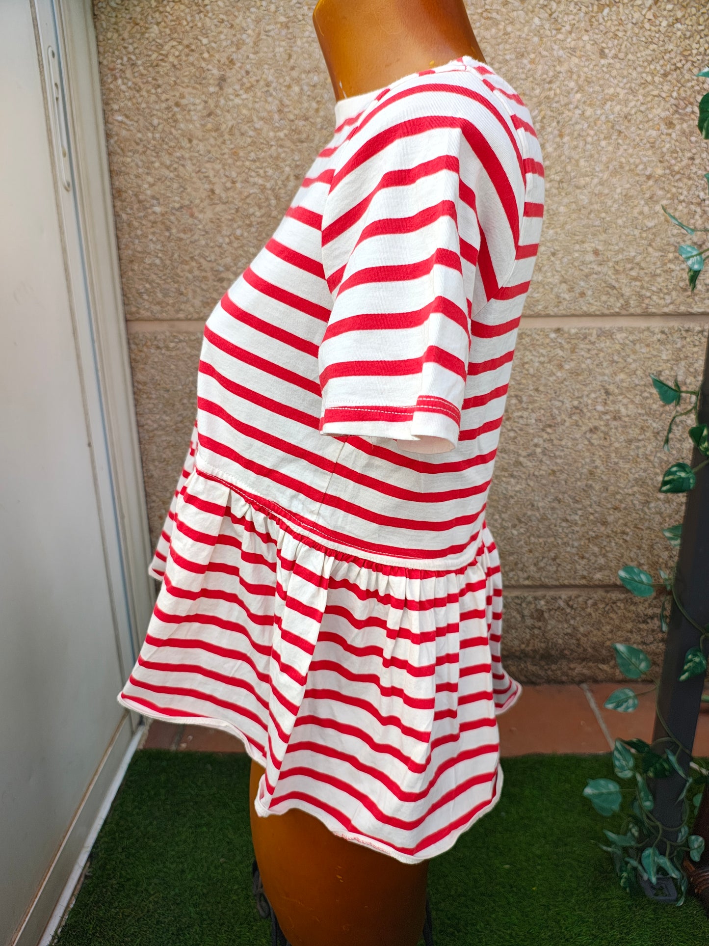 D'OCCASION – Chemisier évasé rayé rouge ZARA (Taille S)