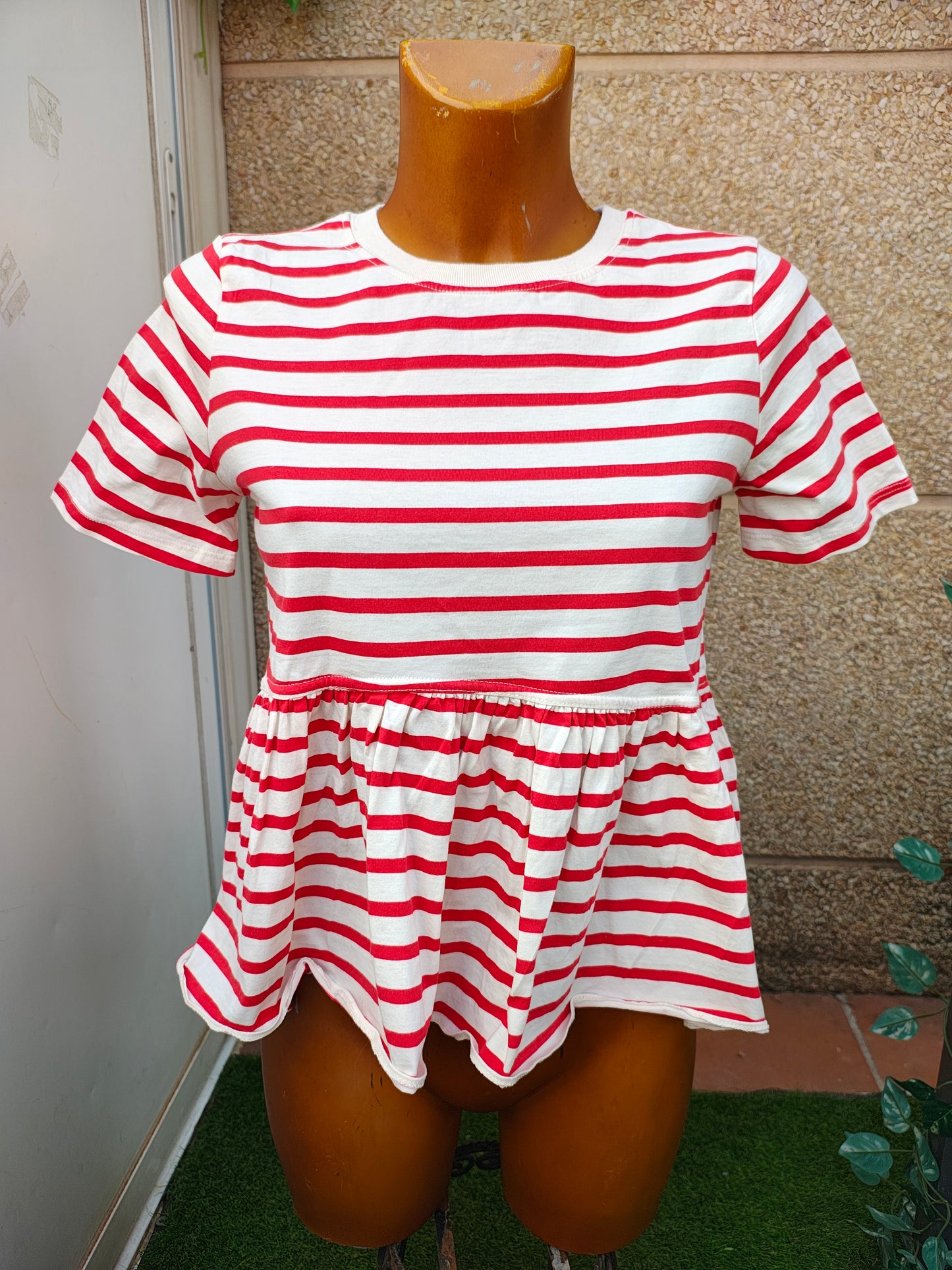 D'OCCASION – Chemisier évasé rayé rouge ZARA (Taille S)