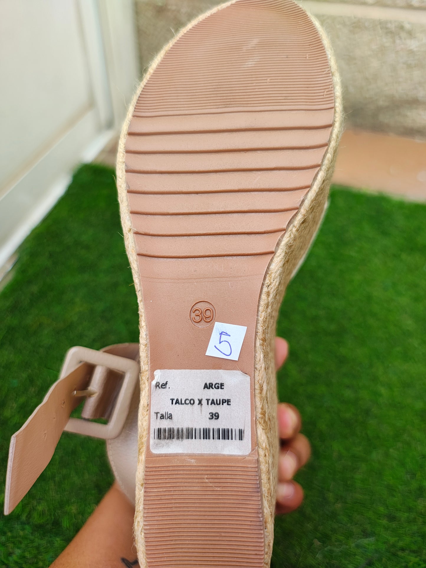 USADO – Sandalias de plataforma en yute color taupe y blanco C. Collection (Talla EUR 39)