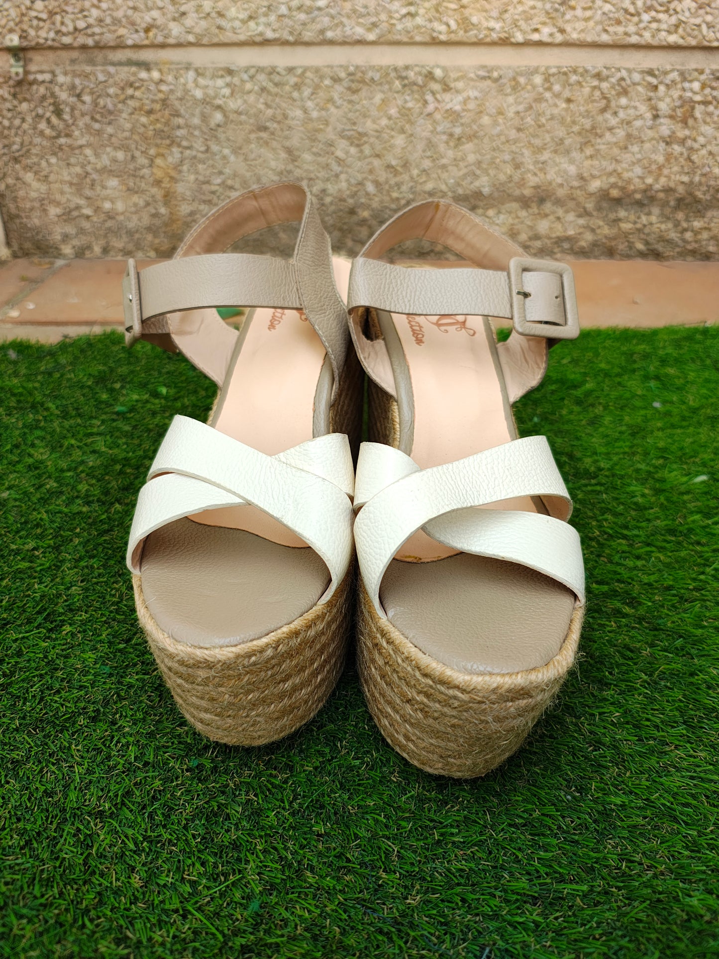 USADO – Sandalias de plataforma en yute color taupe y blanco C. Collection (Talla EUR 39)