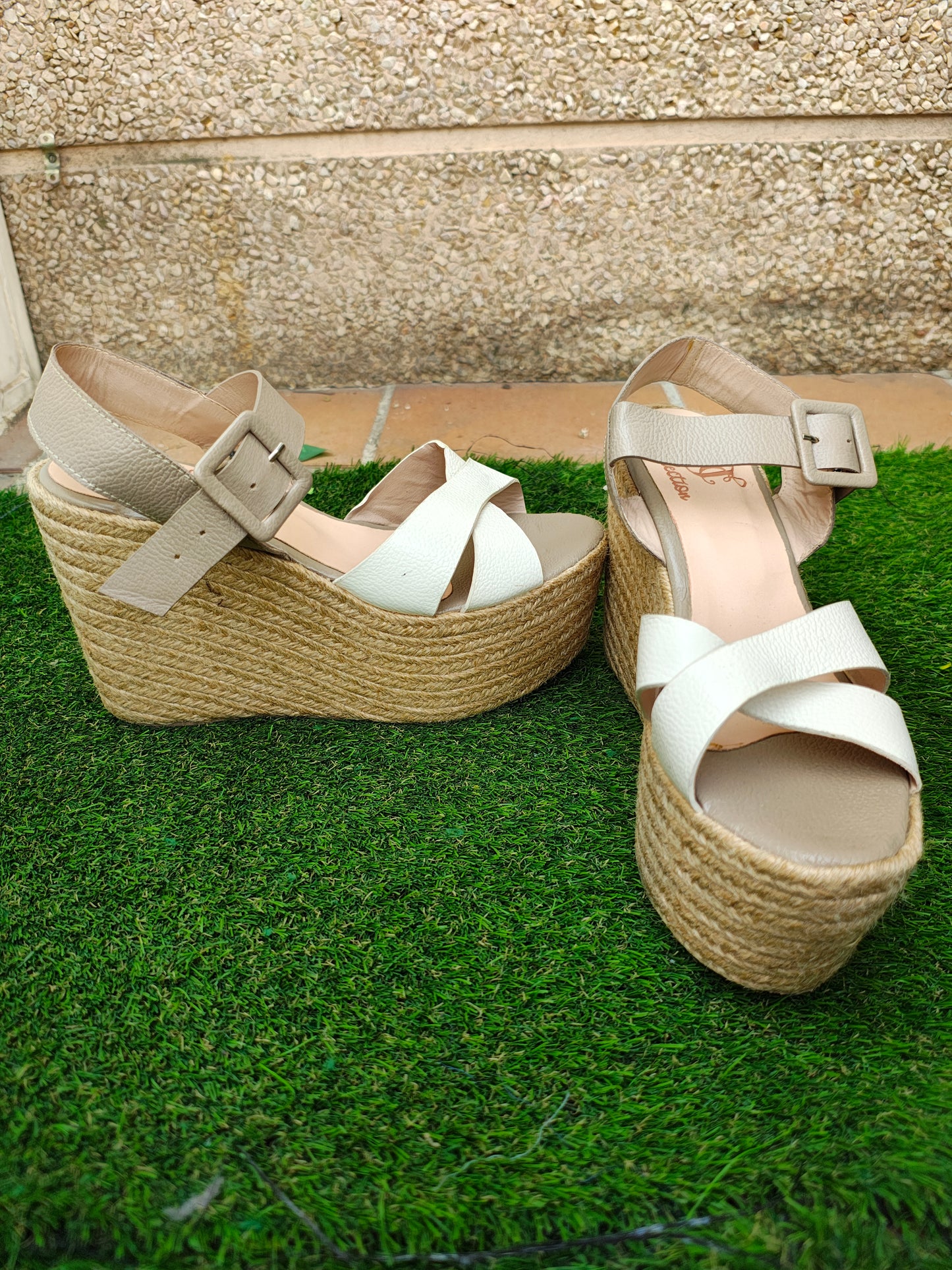 USADO – Sandalias de plataforma en yute color taupe y blanco C. Collection (Talla EUR 39)