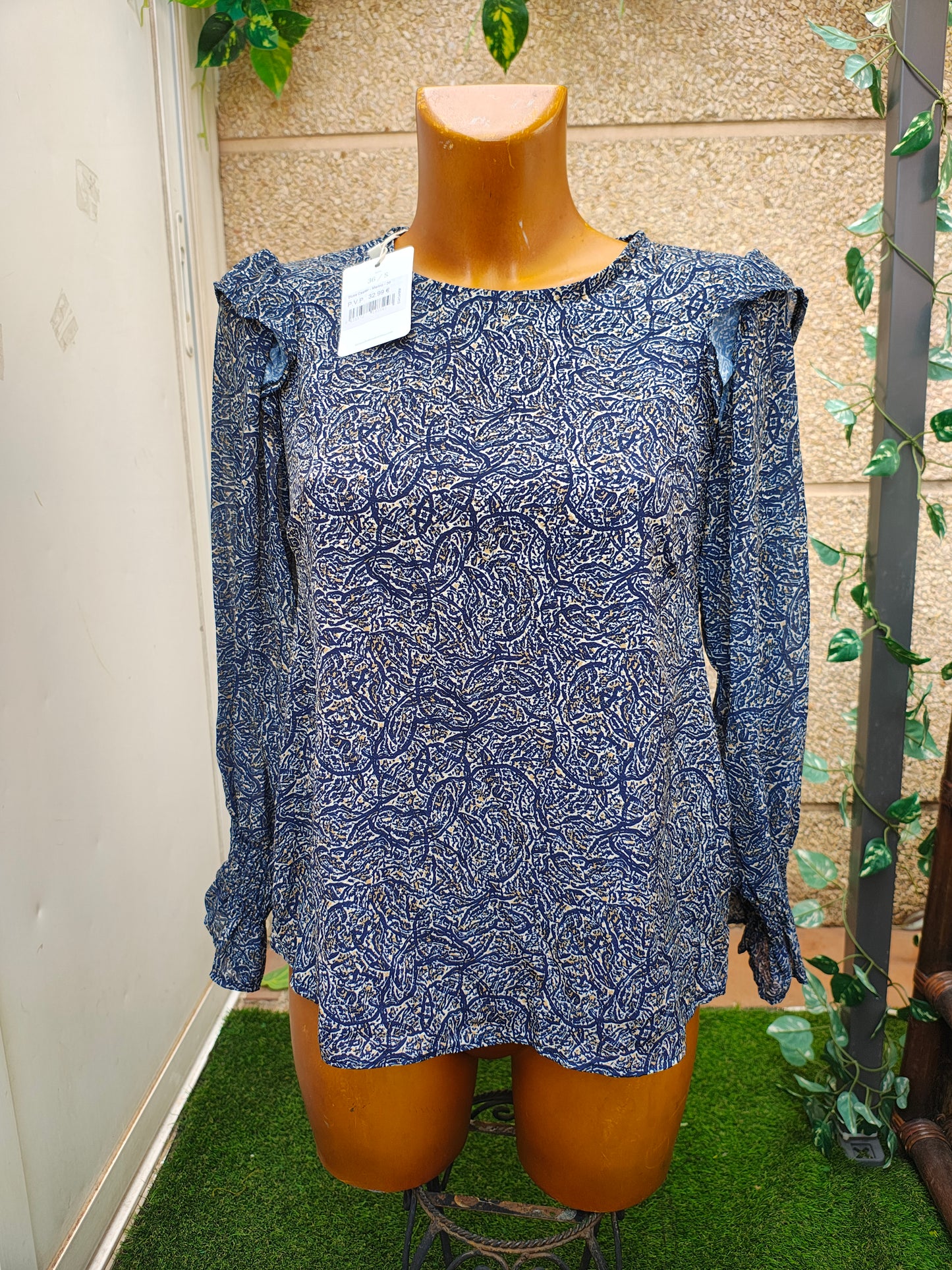 NOUVEAU – Chemisier à volants bleu marine à imprimé abstrait VALENTiNA (Taille S)