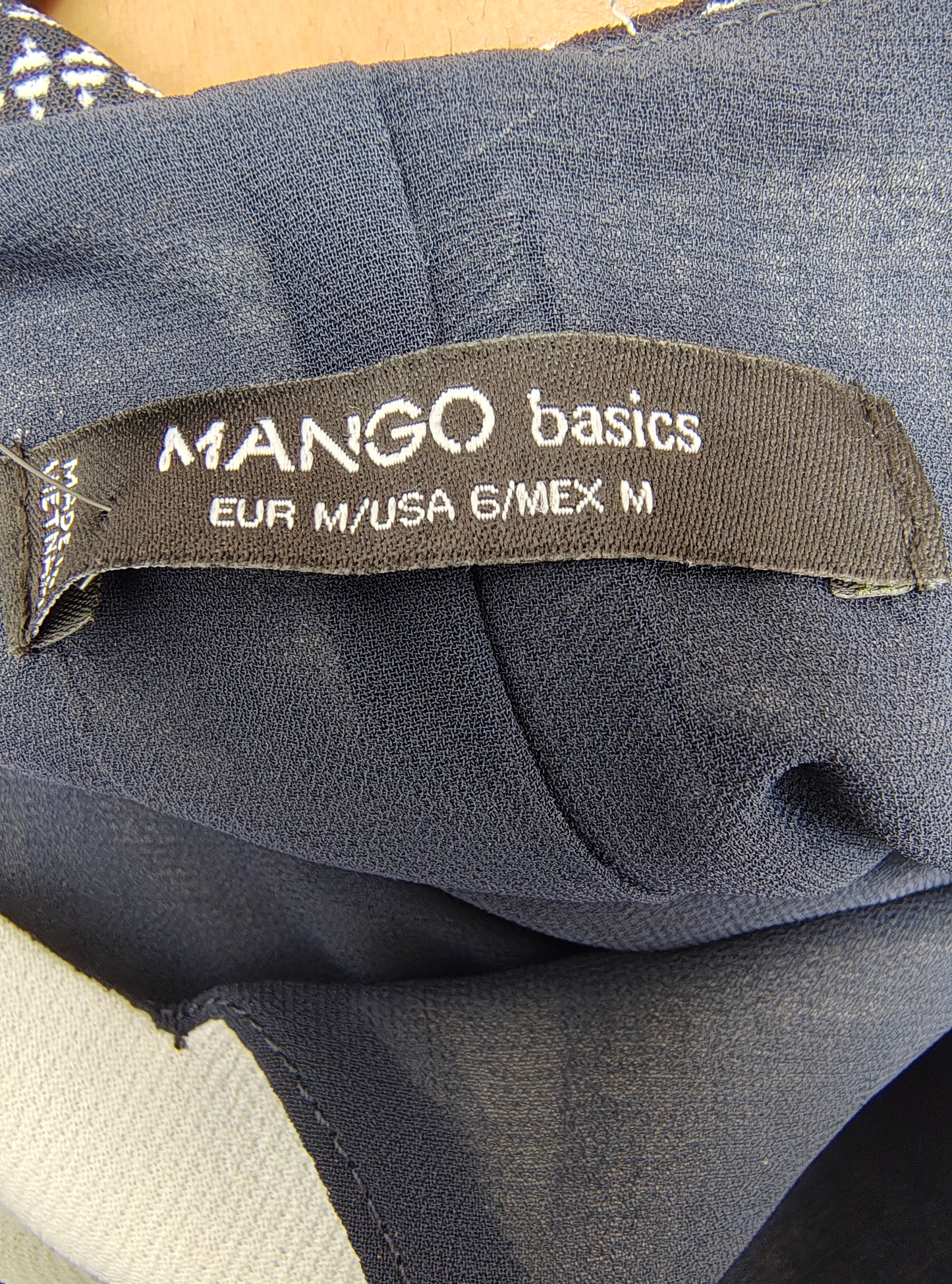 NOUVEAU – Robe sans manches à imprimé géométrique MANGO Basics (Taille M)