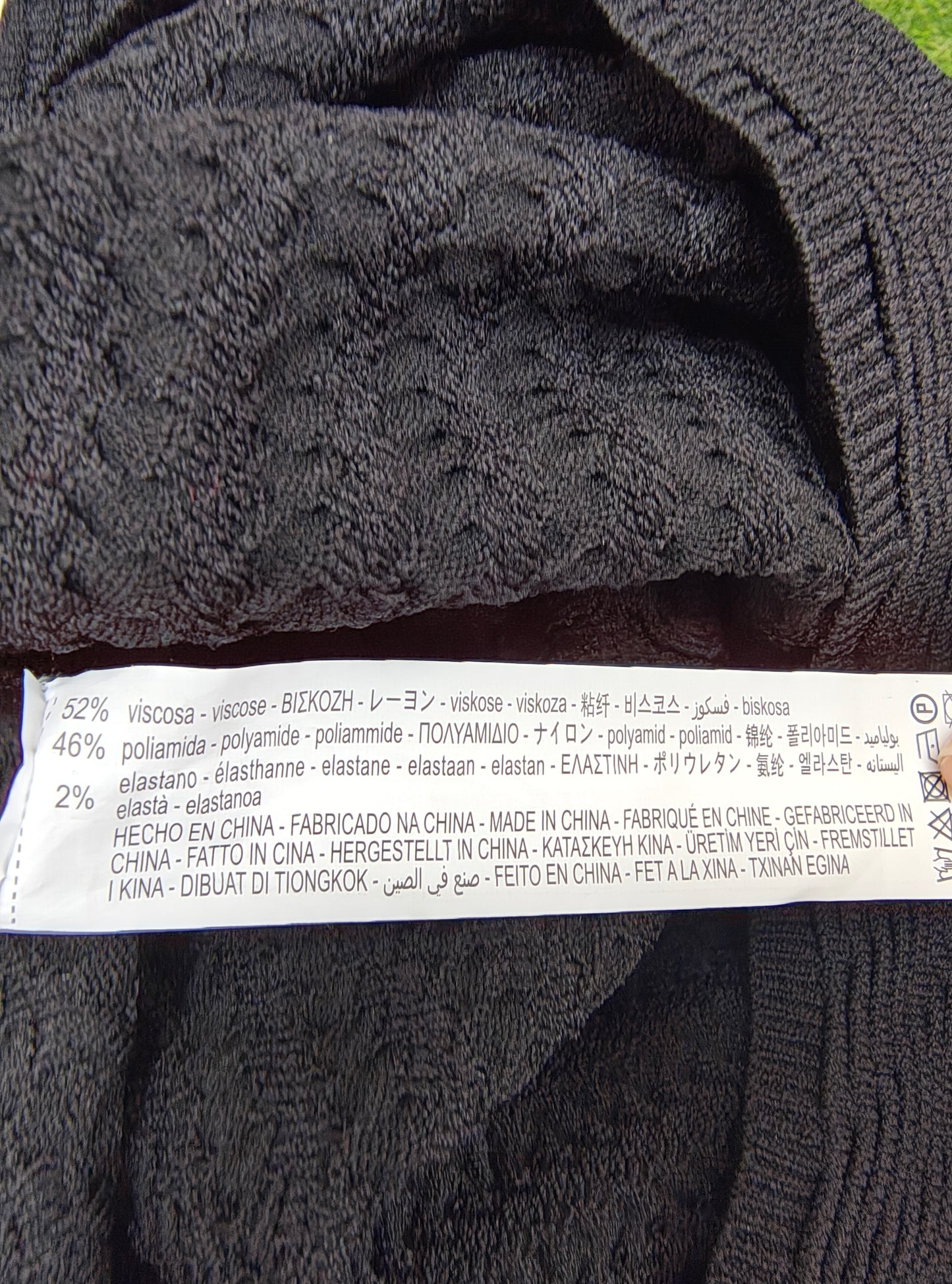 NOUVEAU – BERSHKA Mini-robe noire ajustée sans manches à texture ondulée (Taille XS)