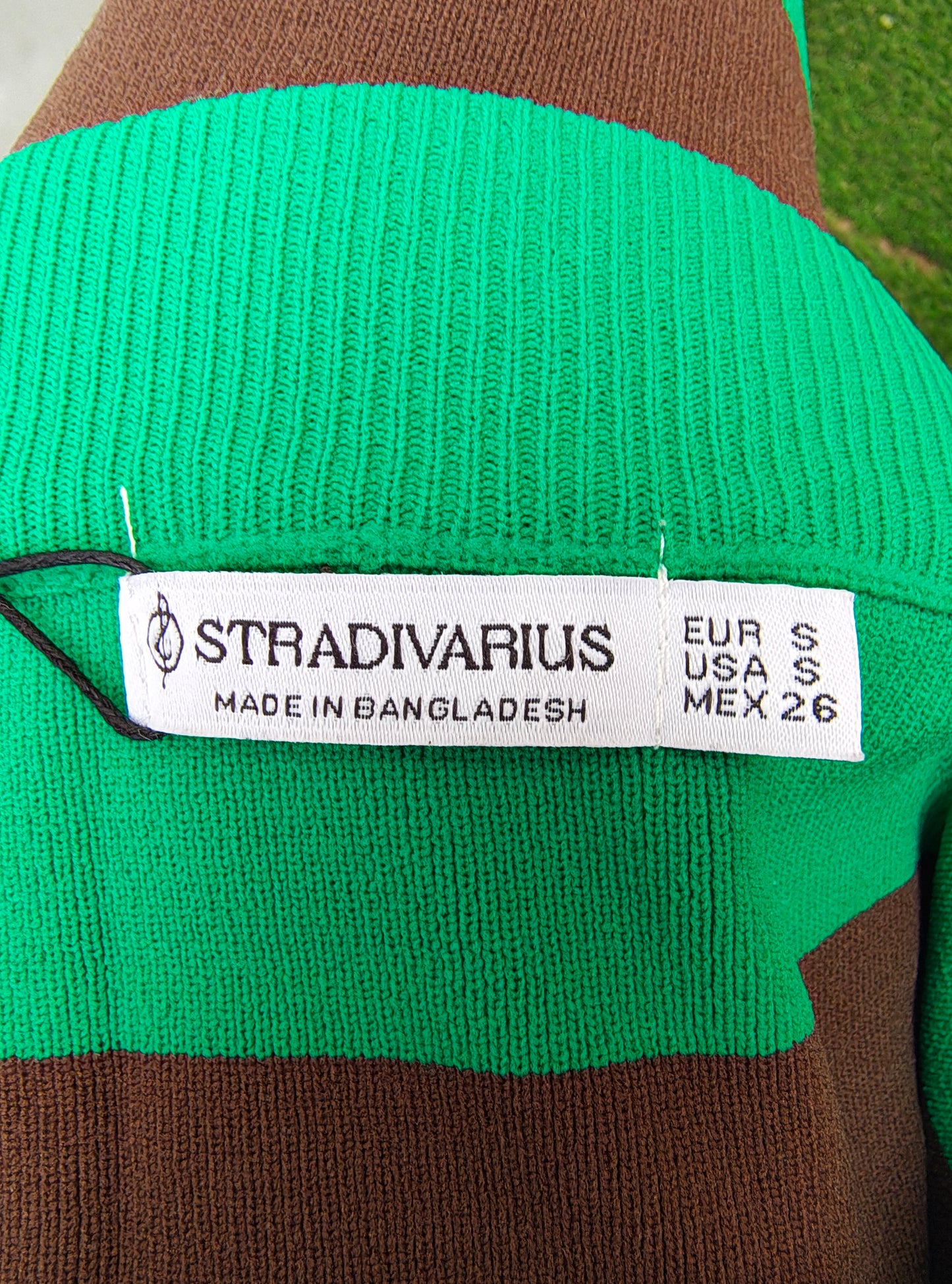 NOUVEAU – Jupe en maille stretch rayée verte et marron STRADIVARIUS (Taille S)