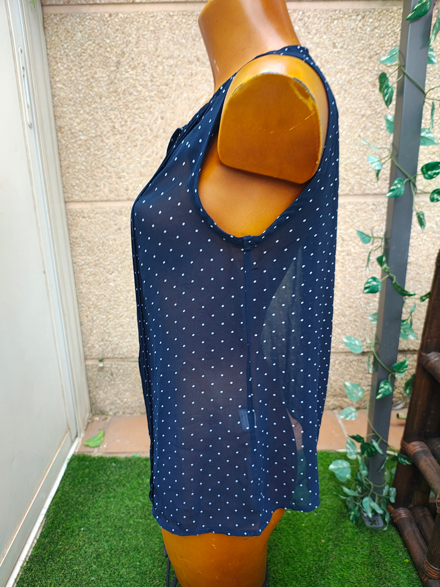 D'OCCASION – Chemisier à pois bleu marine à pinces ZARA TRAFALUC (Taille S)