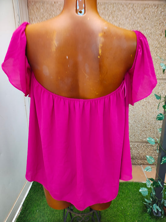 USADO – Top fucsia con volantes en hombros STRADIVARIUS (Talla L)