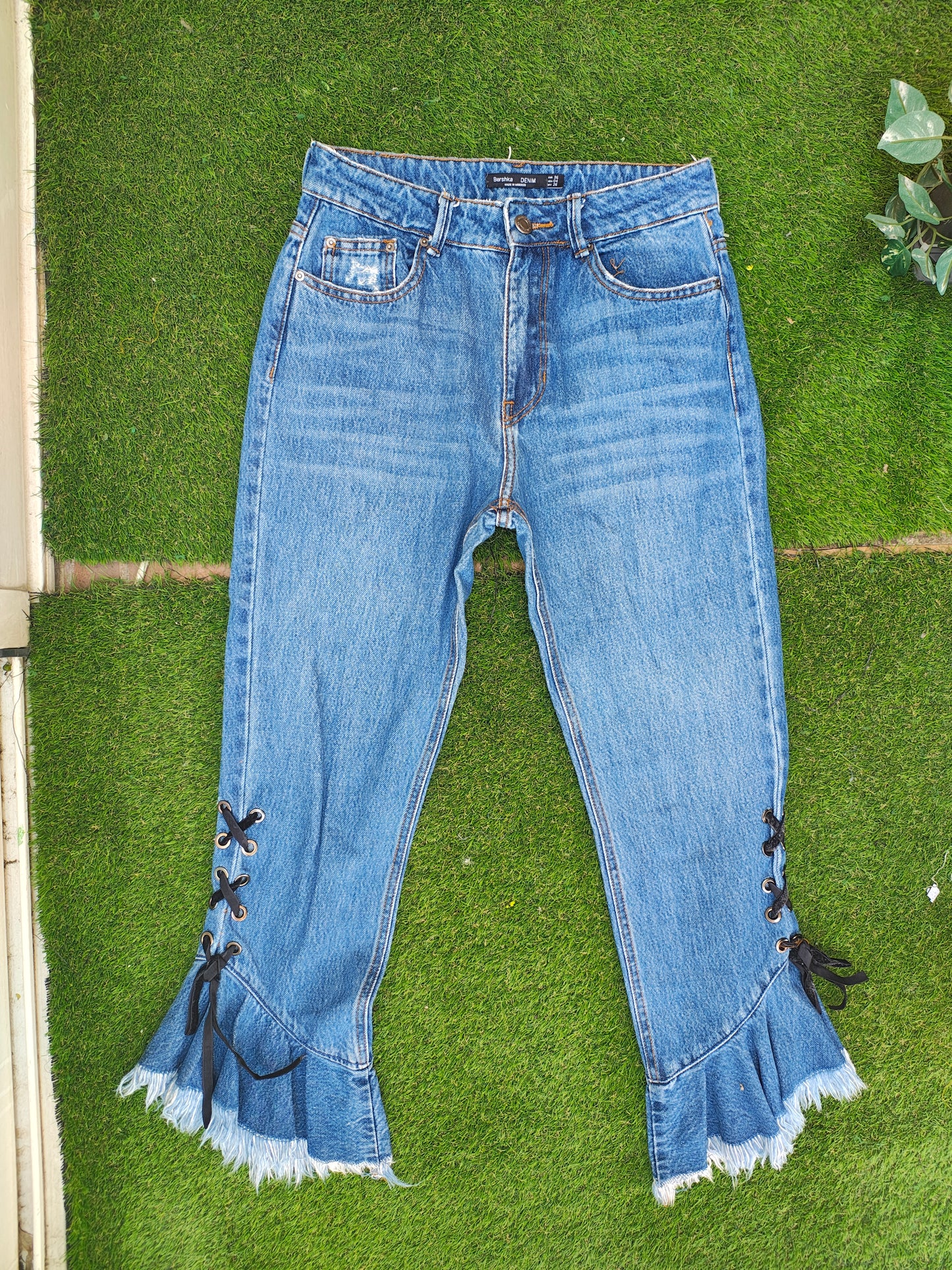 USADO – Pantalones vaqueros con volantes y lazada BERSHKA DENIM (Talla EUR 36)