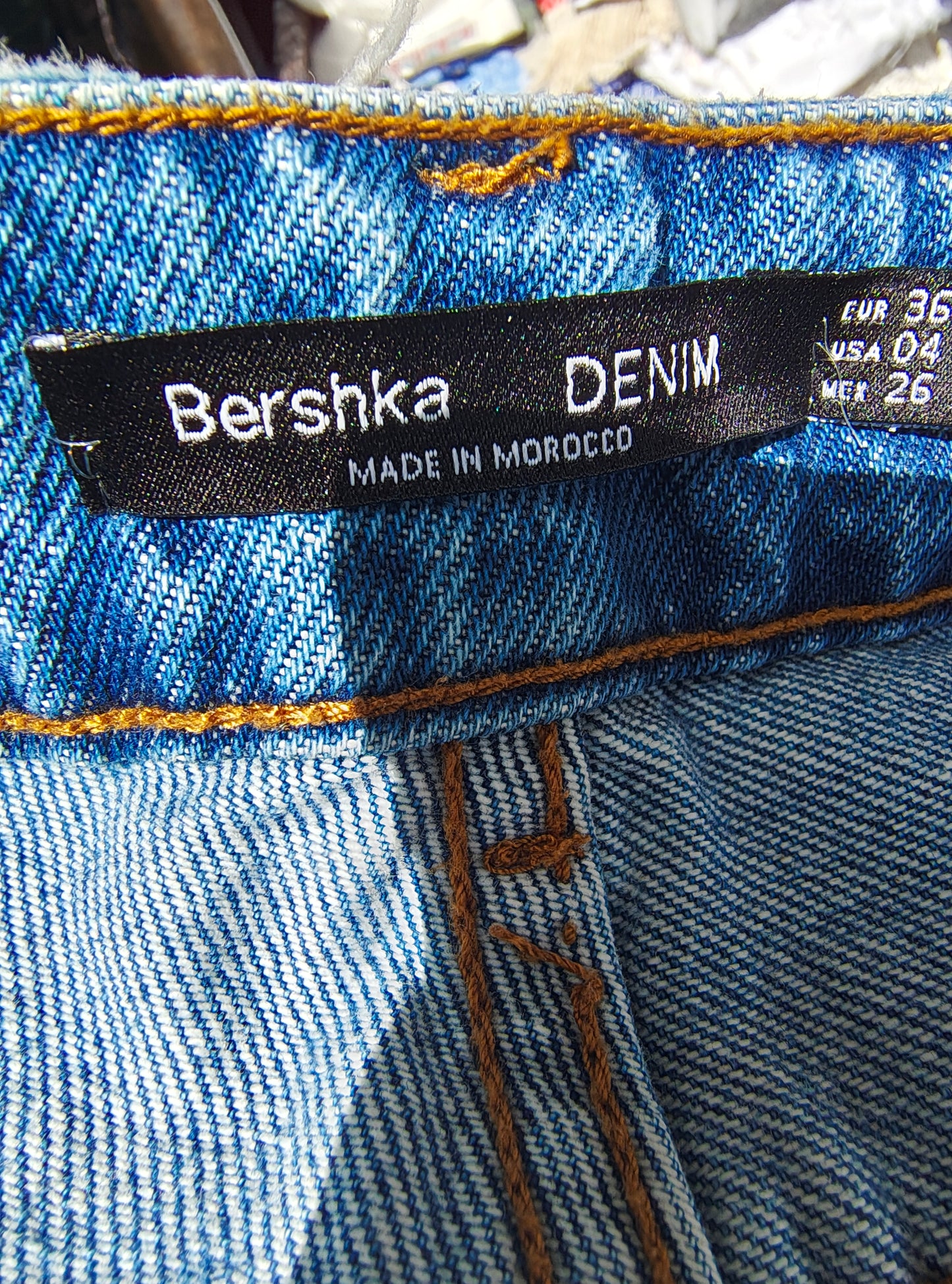 USADO – Pantalones vaqueros con volantes y lazada BERSHKA DENIM (Talla EUR 36)