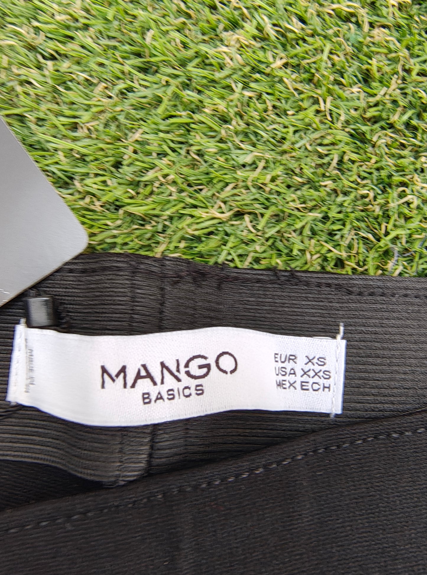 NOUVEAU – Legging noir MANGO BASICS avec bande latérale jaune (Taille XS)