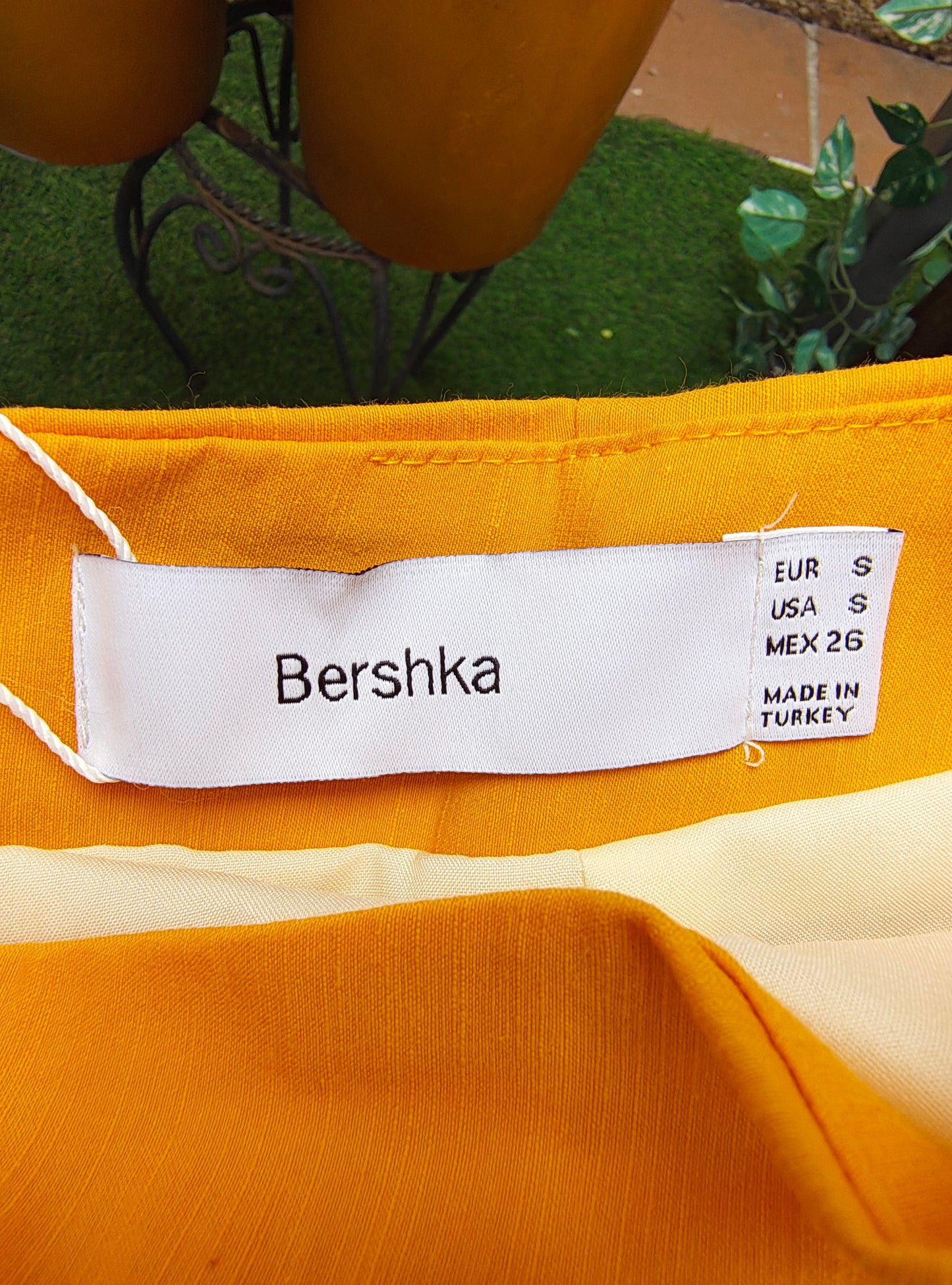 NOUVEAU – Jupe courte froncée orange BERSHKA (Taille S)