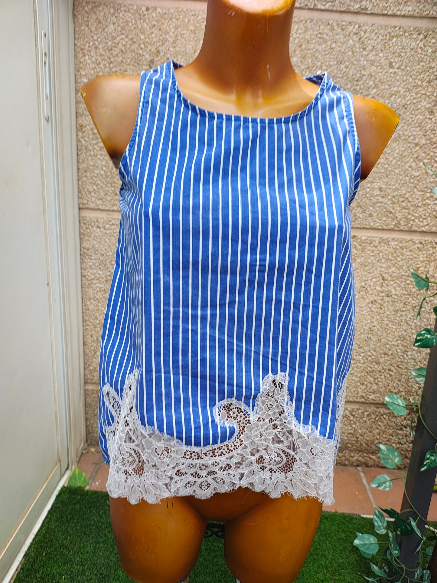 D'OCCASION – Haut rayé bleu avec dentelle blanche Collection ZARA BASIC (Taille XS)