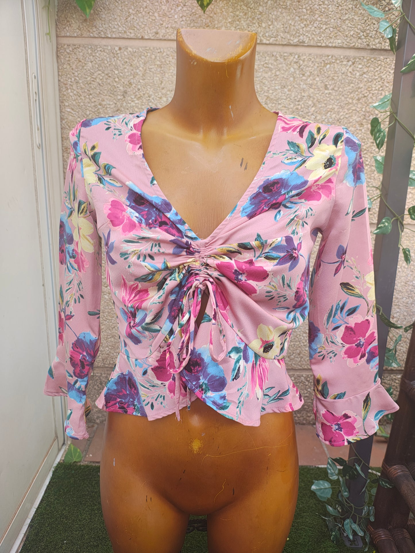 D'OCCASION – Chemisier froncé à fleurs BERSHKA (taille S)