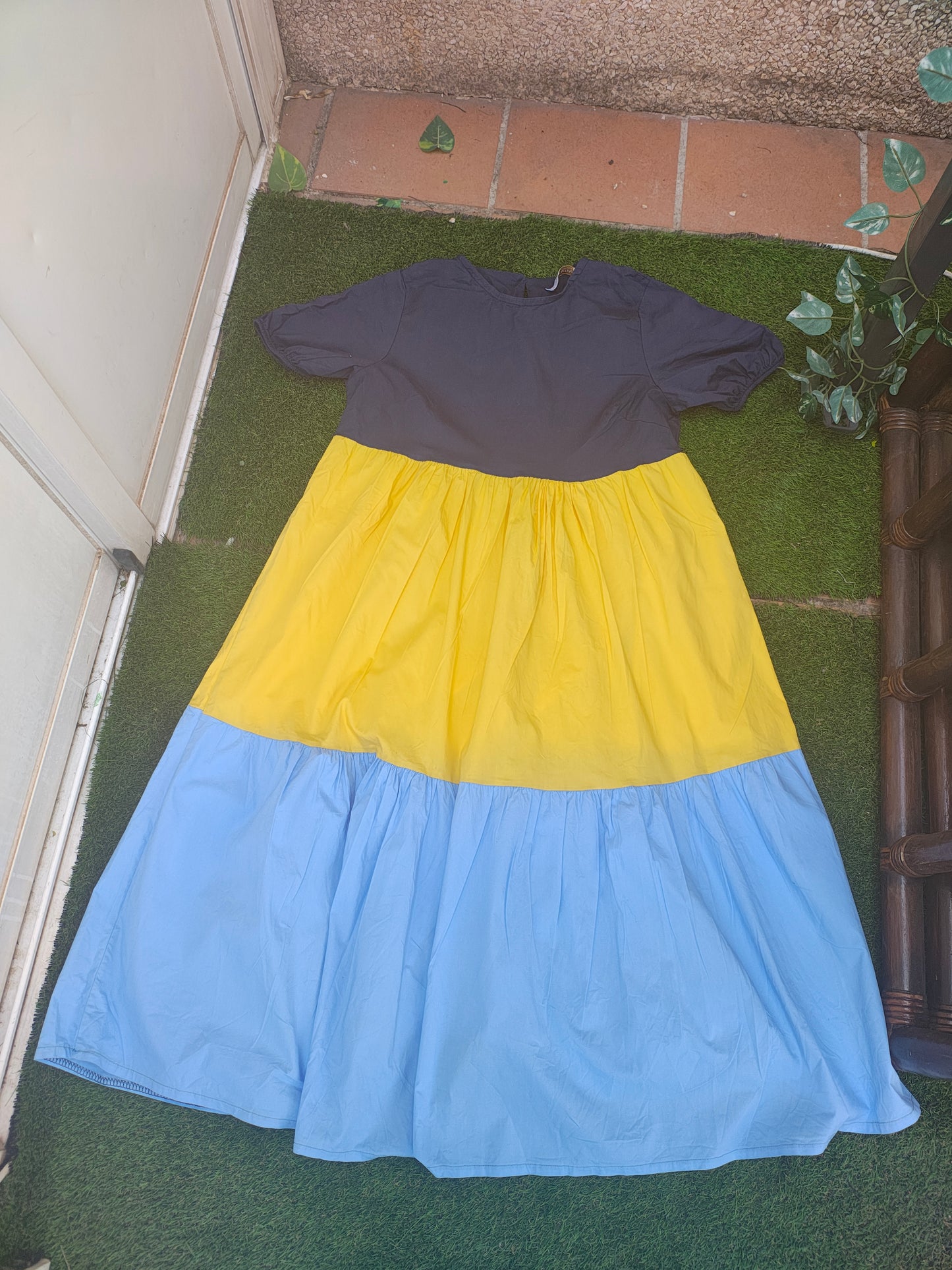 D'OCCASION – Robe tricolore bleue, jaune et noire VALENTINA (Taille XS)