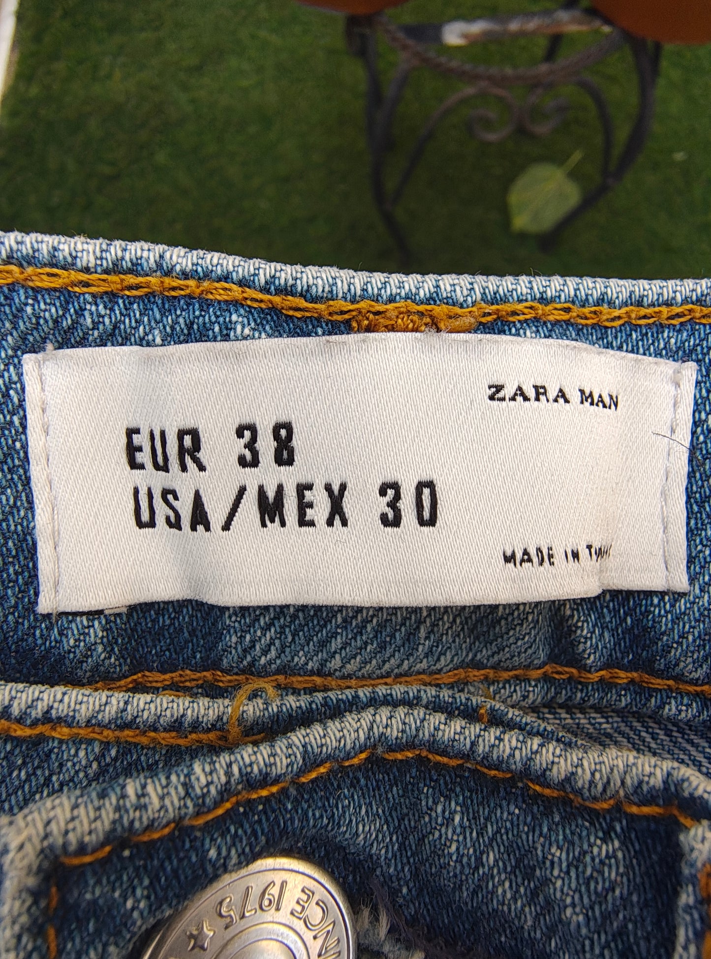 USADO – Short vaquero azul con franjas laterales y rotos ZARA MAN (Talla EUR 38 / USA-MEX 30)