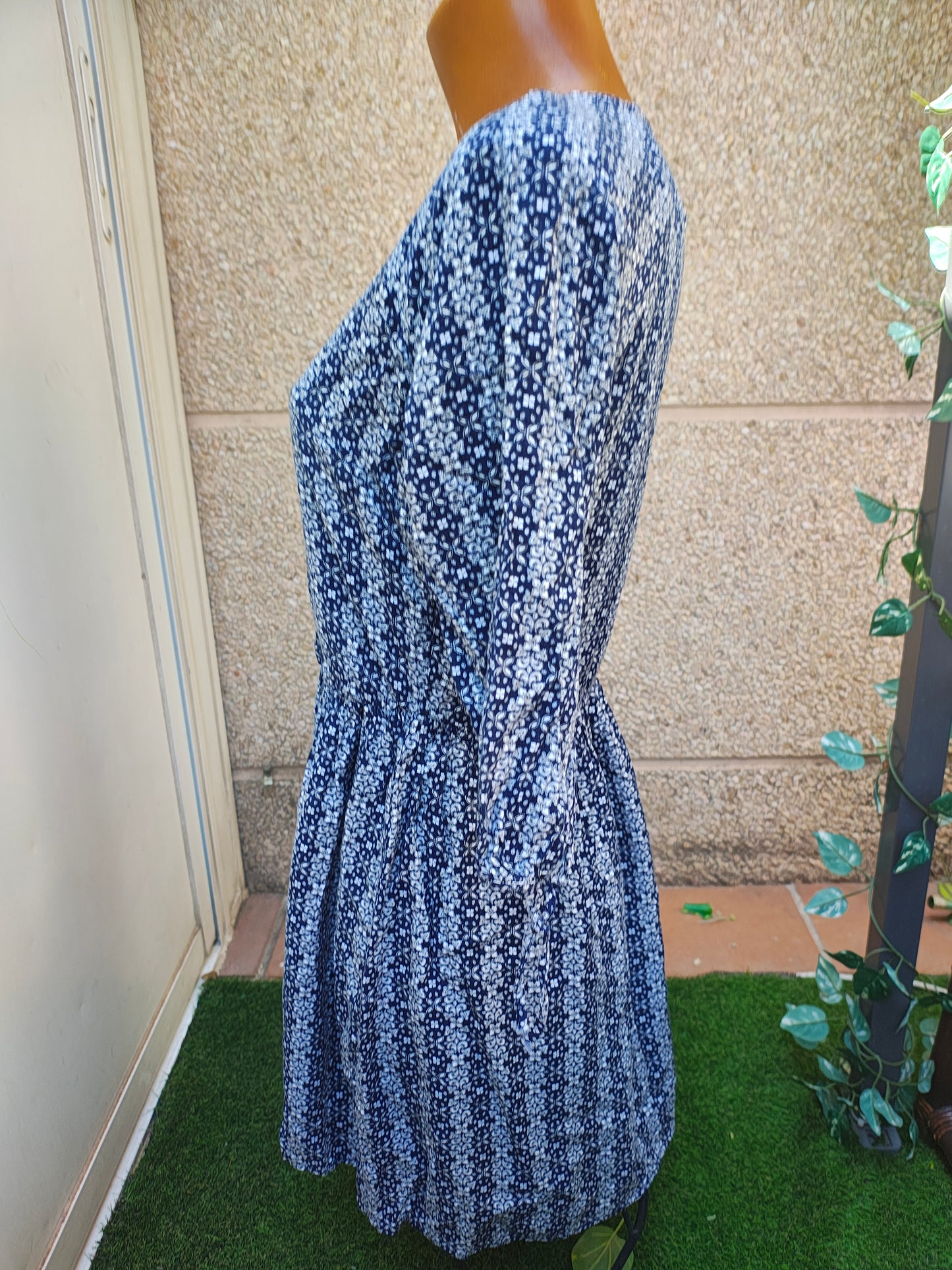 D'OCCASION – Robe bleue imprimée à manches françaises et boutons sur le devant (Taille M) Stradivarius