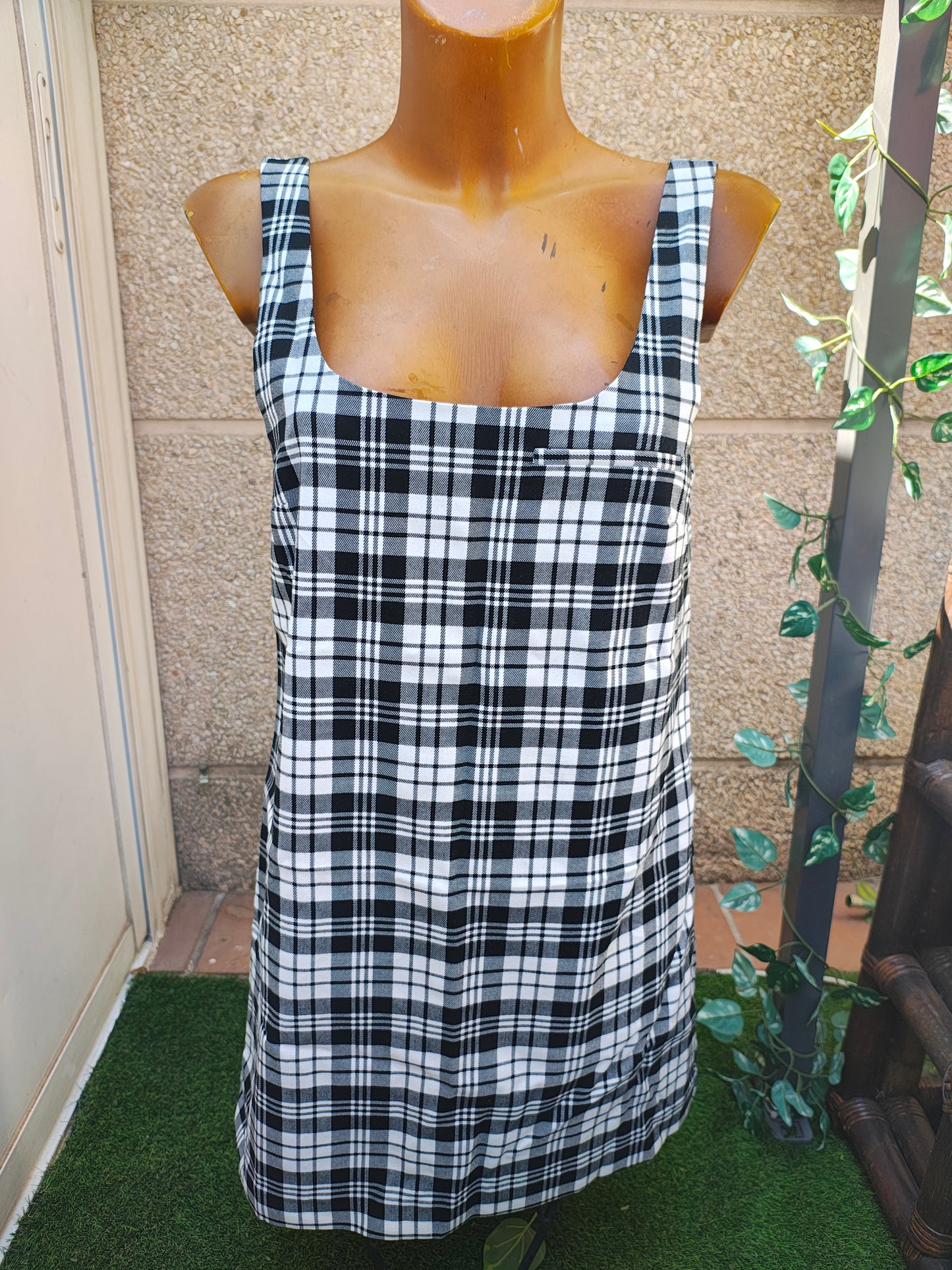 D'OCCASION – Robe à carreaux sans manches MNG (taille EUR/USA S / MEX CH)