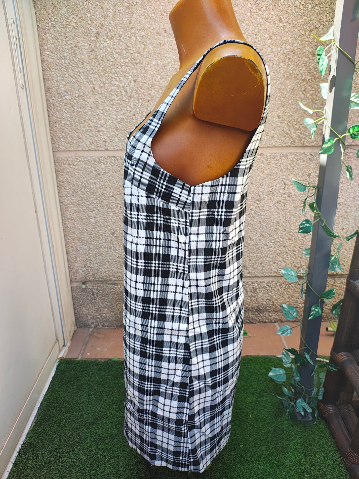 D'OCCASION – Robe à carreaux sans manches MNG (taille EUR/USA S / MEX CH)