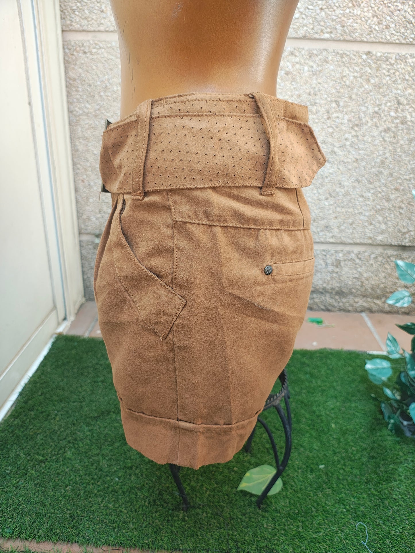 D'OCCASION – Short ceinturé marron STRADIVARIUS (Taille 34 EUR)