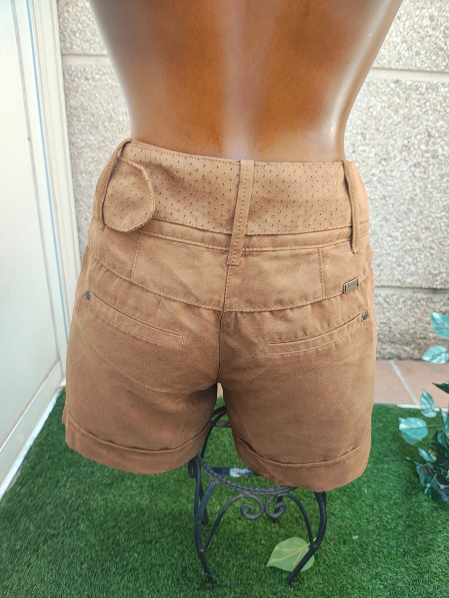 D'OCCASION – Short ceinturé marron STRADIVARIUS (Taille 34 EUR)