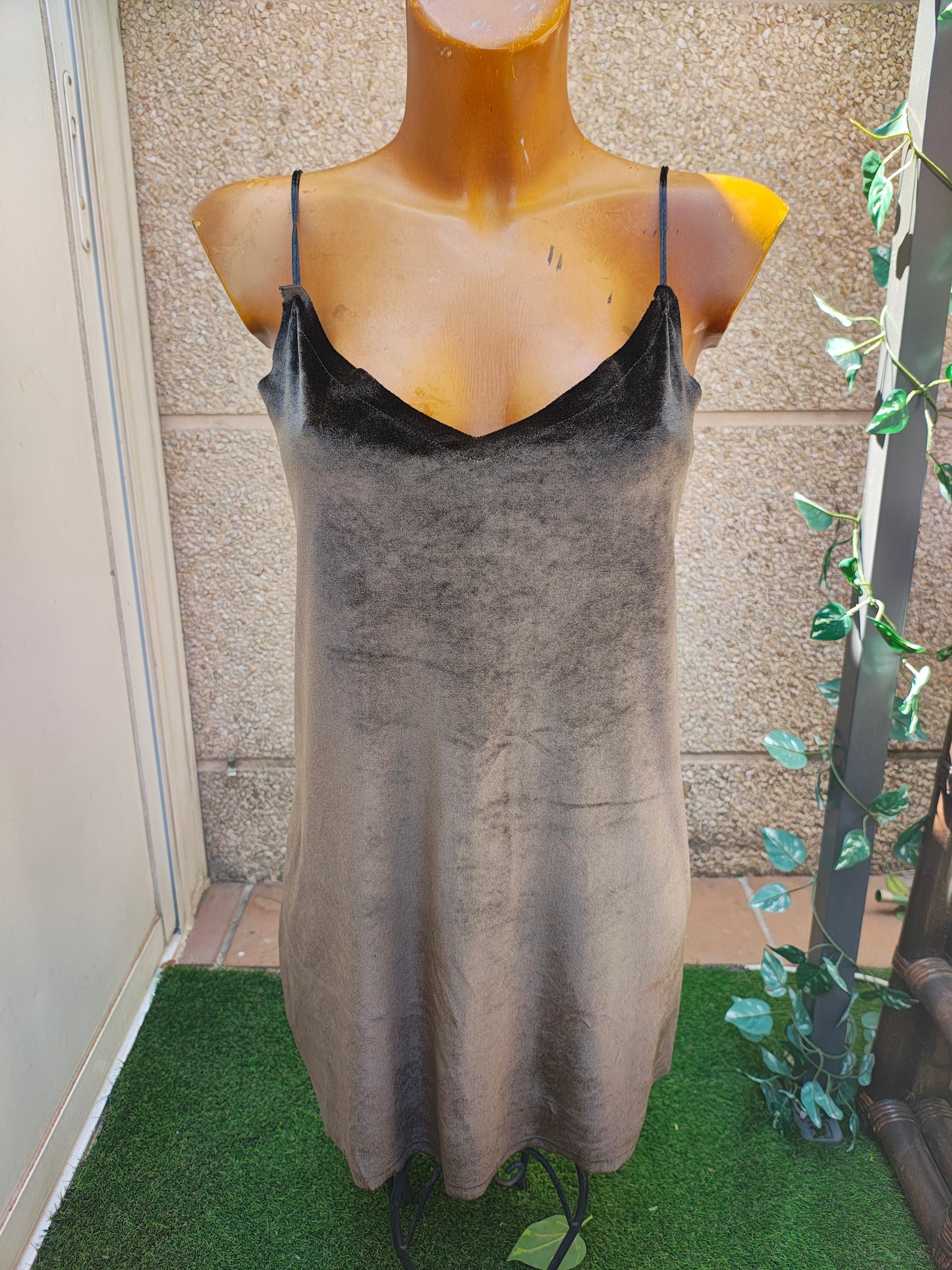 D'OCCASION â Robe nuisette en velours marron PULL&BEAR (Taille S)