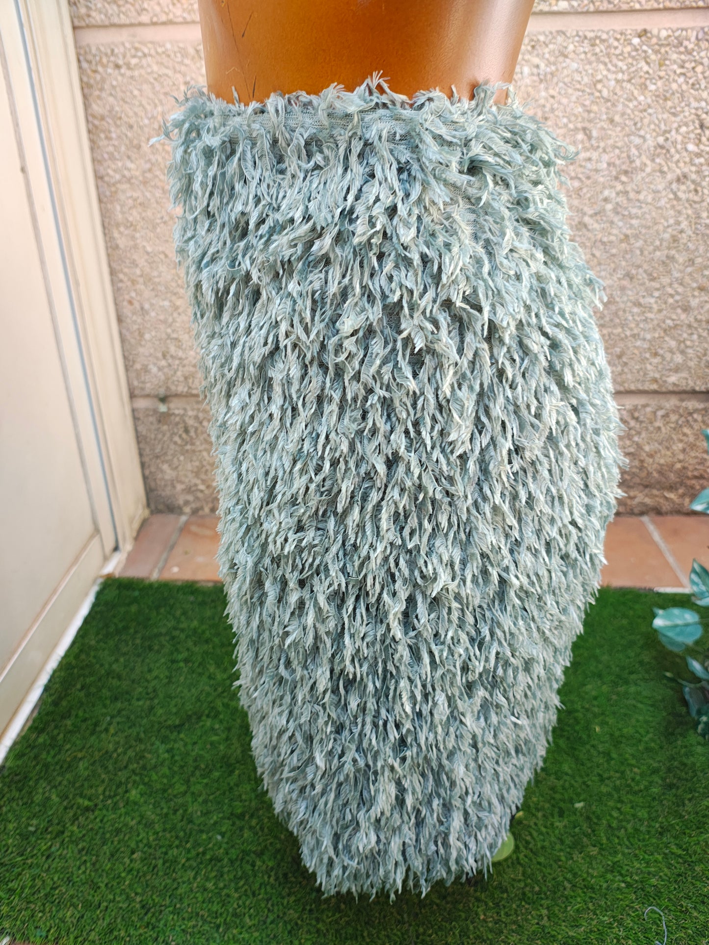 D'OCCASION – Jupe en peluche vert aqua effet franges Zara (taille S)