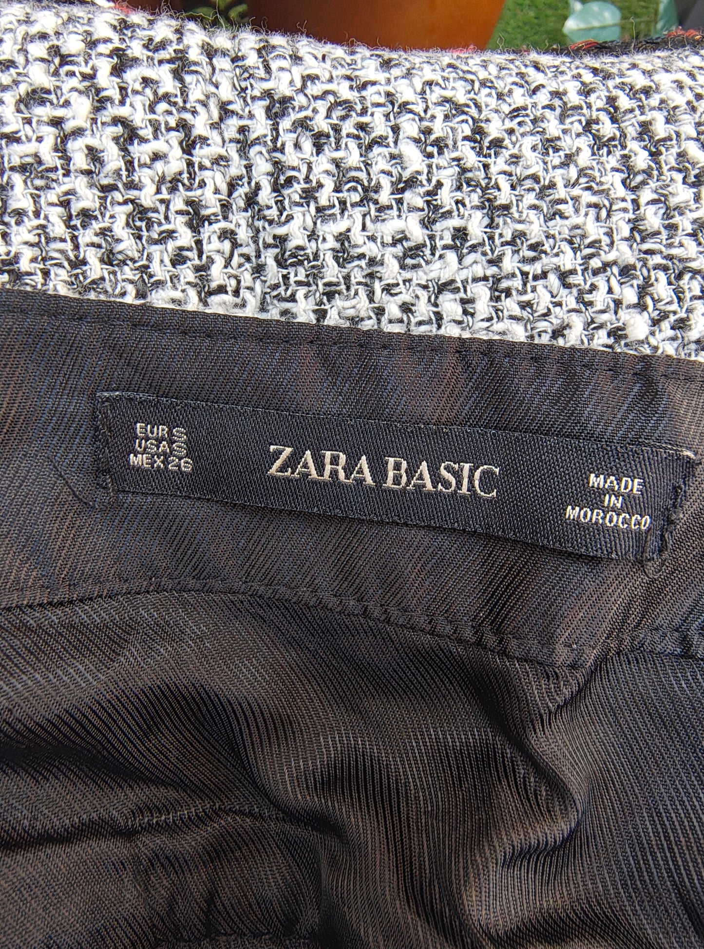 USADO – falda tipo tweed con bolsillos de zara basic (talla S)