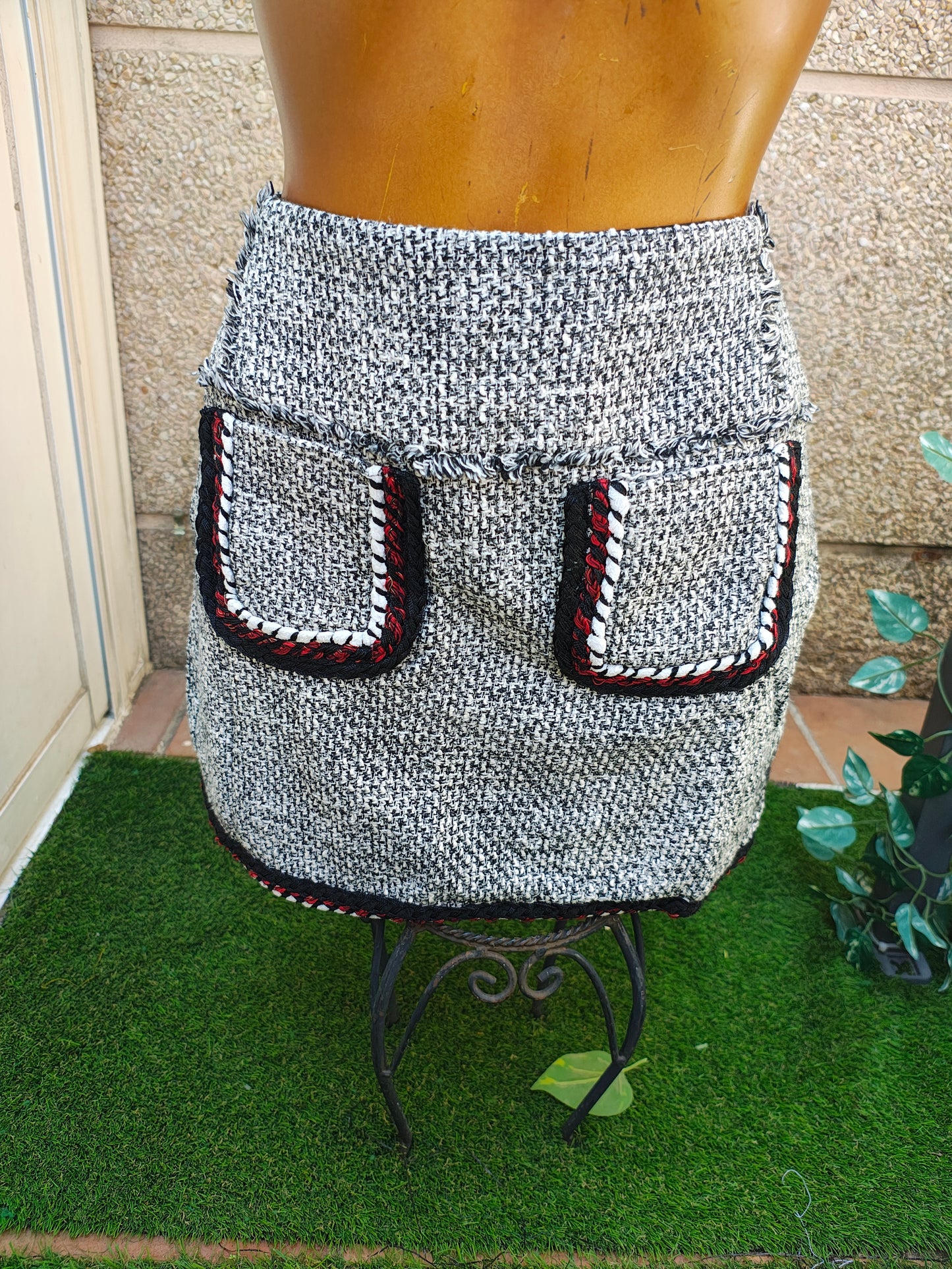 USADO – falda tipo tweed con bolsillos de zara basic (talla S)