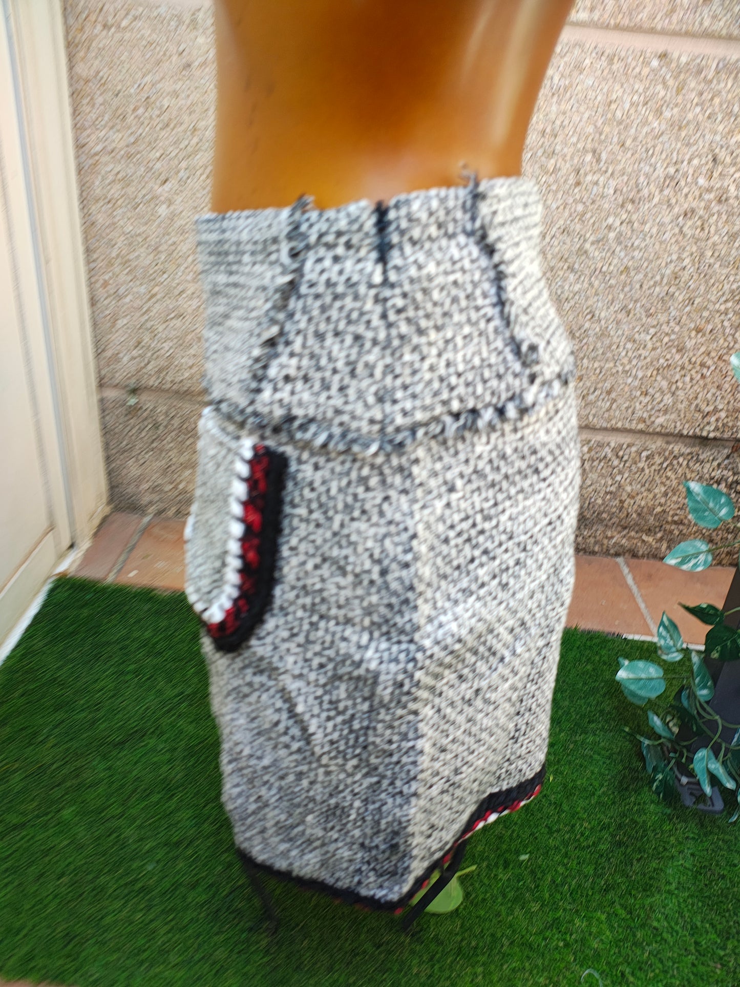 USADO – falda tipo tweed con bolsillos de zara basic (talla S)