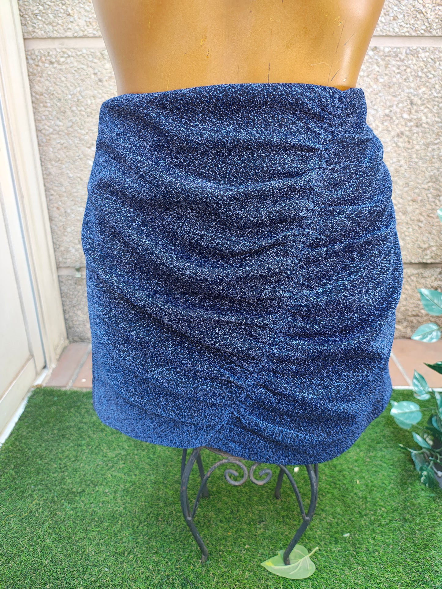USADO – falda azul con brillo fruncida de zara trafaluc (talla S)