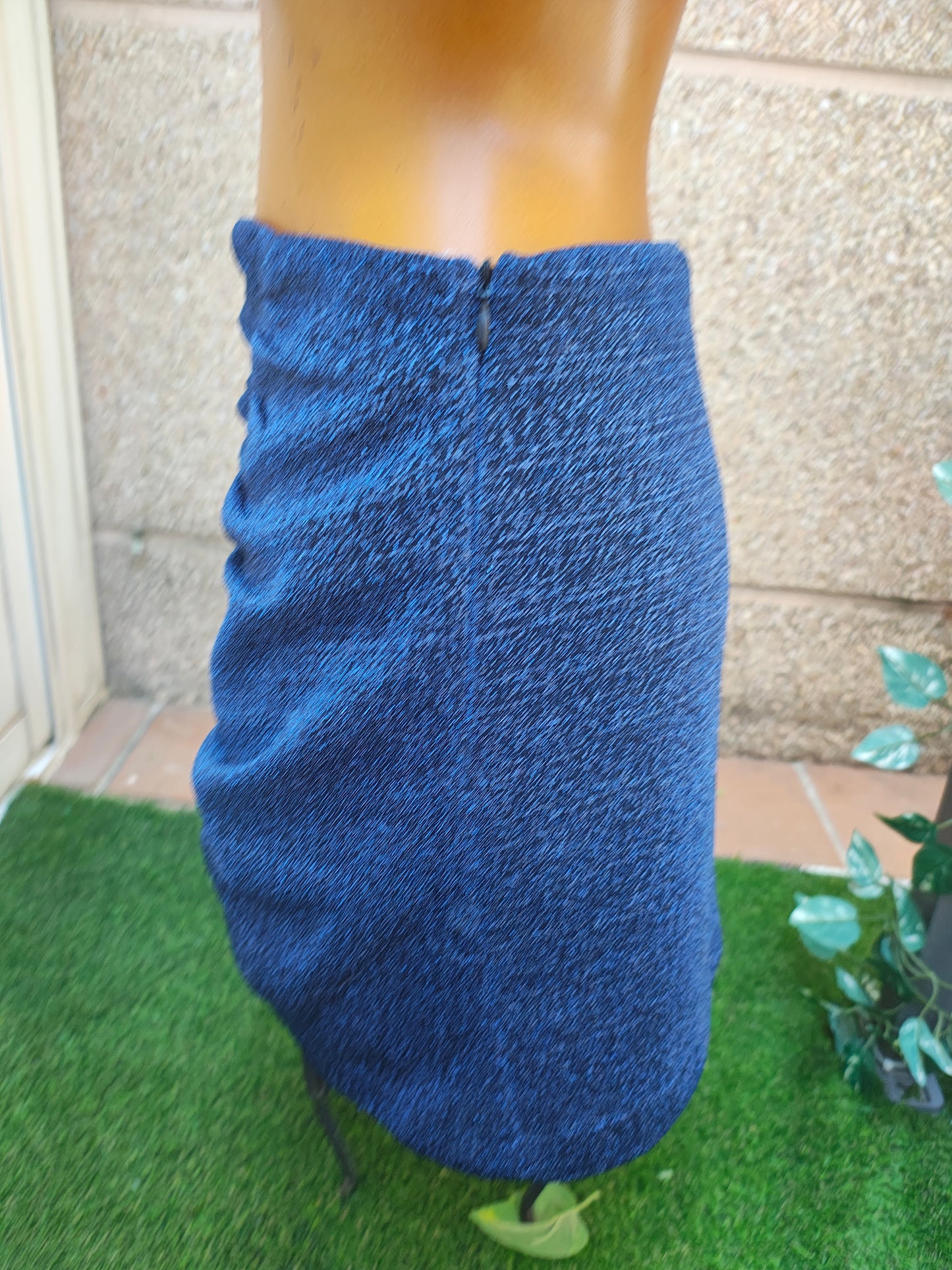 USADO – falda azul con brillo fruncida de zara trafaluc (talla S)