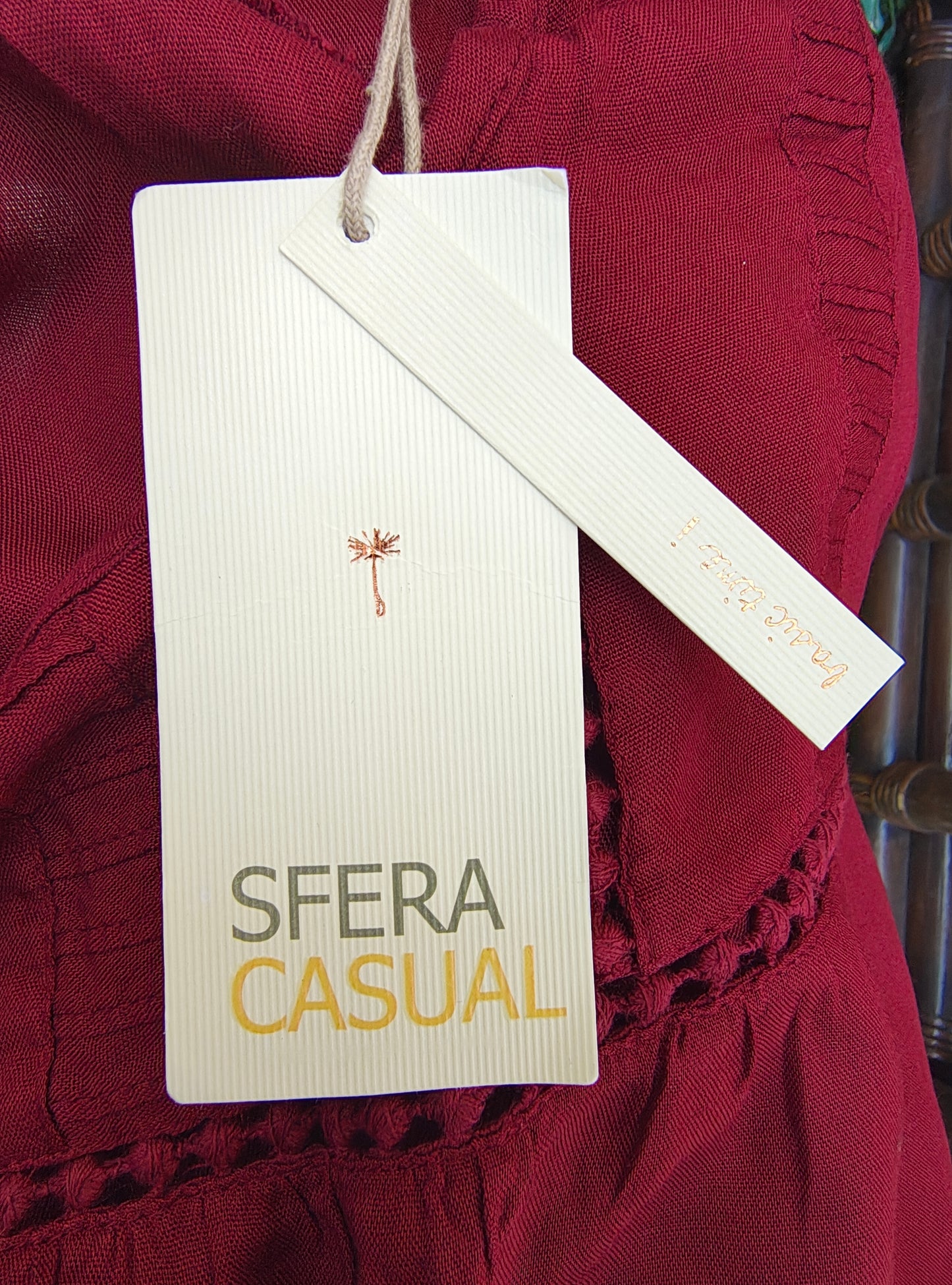 NOUVEAU – Chemisier bordeaux SFERA CASUAL à détails ajourés (taille M EUR)